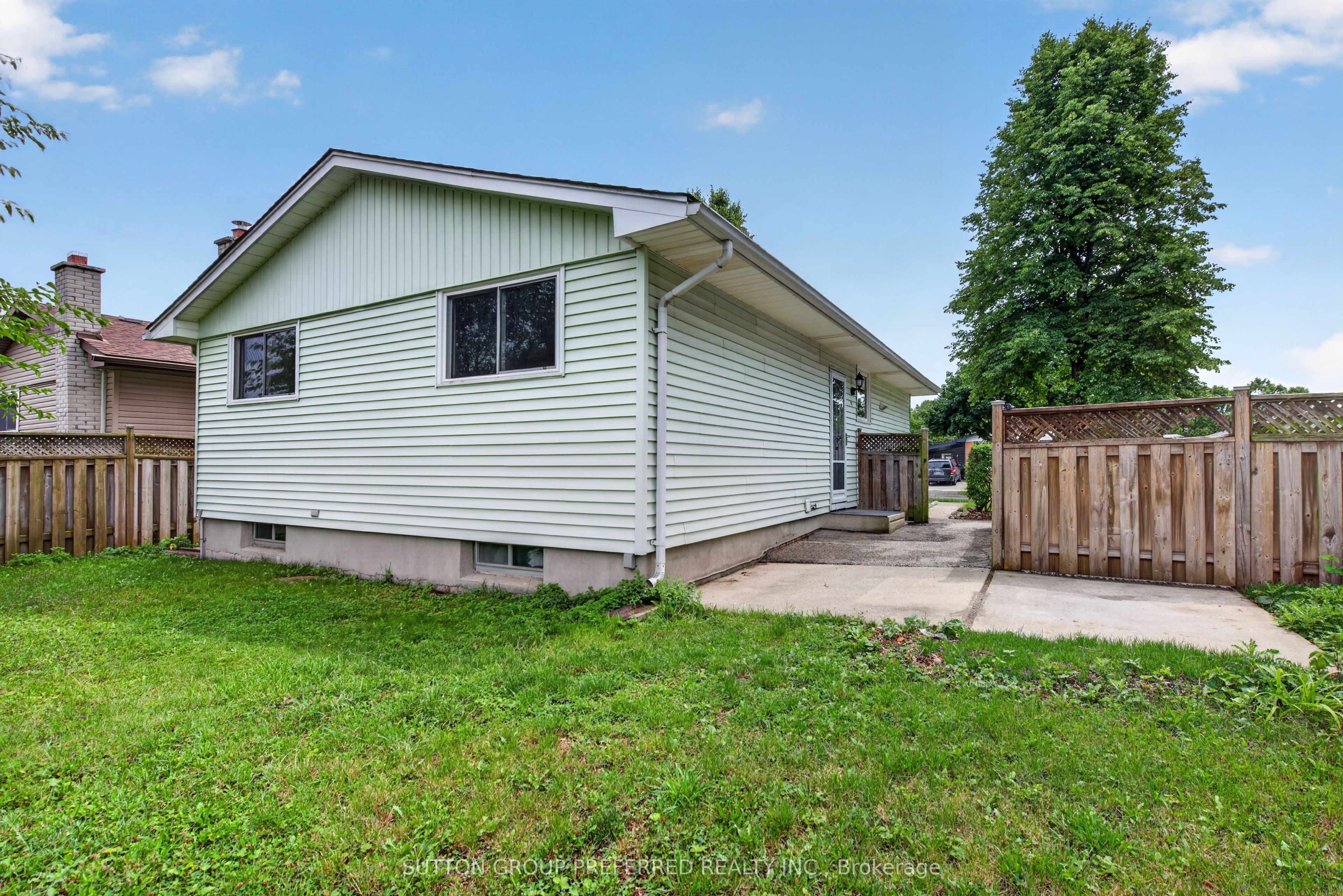 53 Renny Crescent Property Photo 39