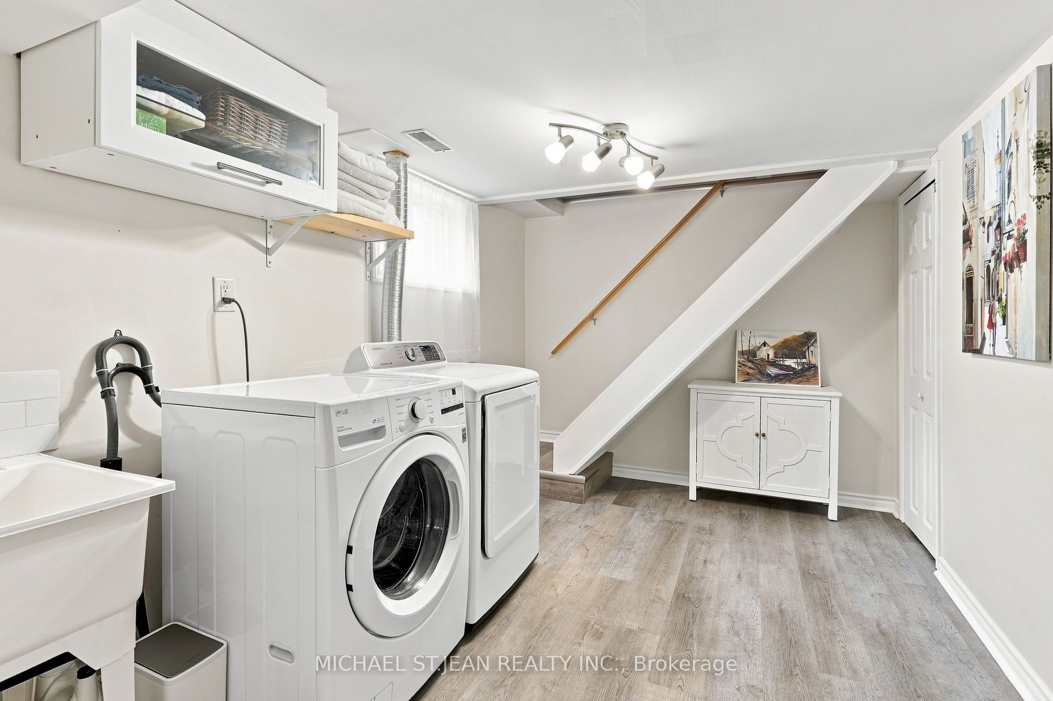 122 Limeridge Road W Property Photo 32