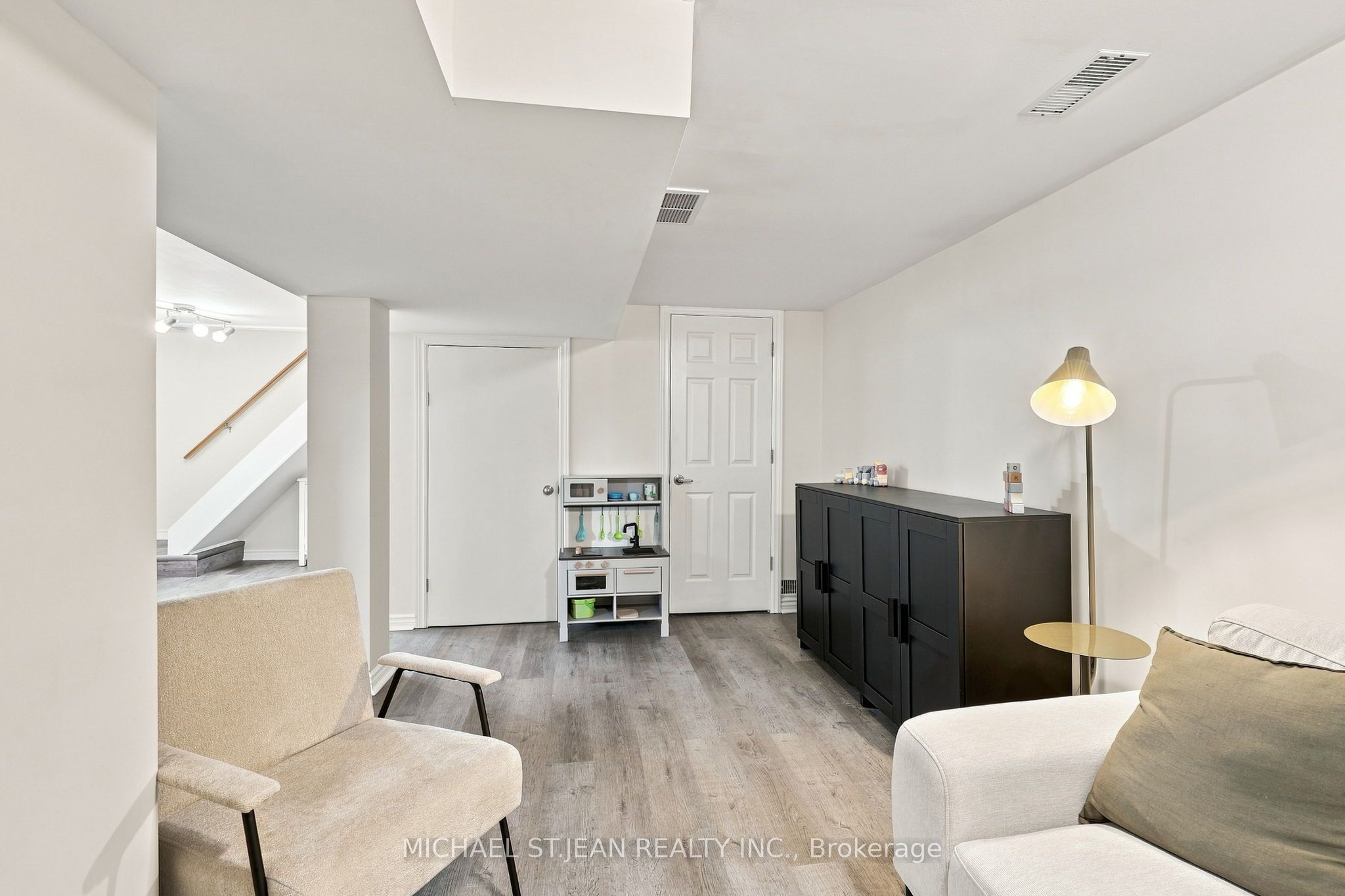 122 Limeridge Road W Property Photo 35