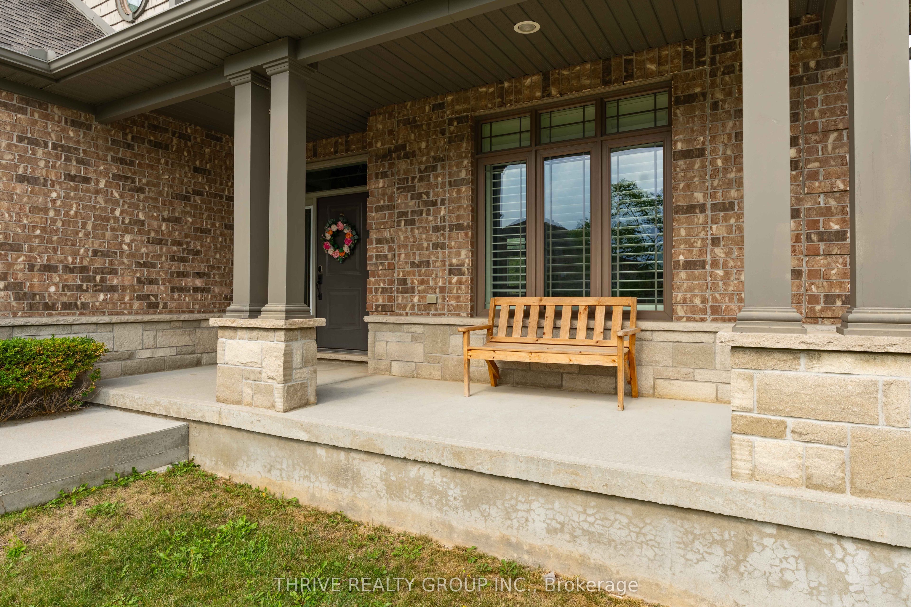12 Ashwood Crescent Property Photo 2