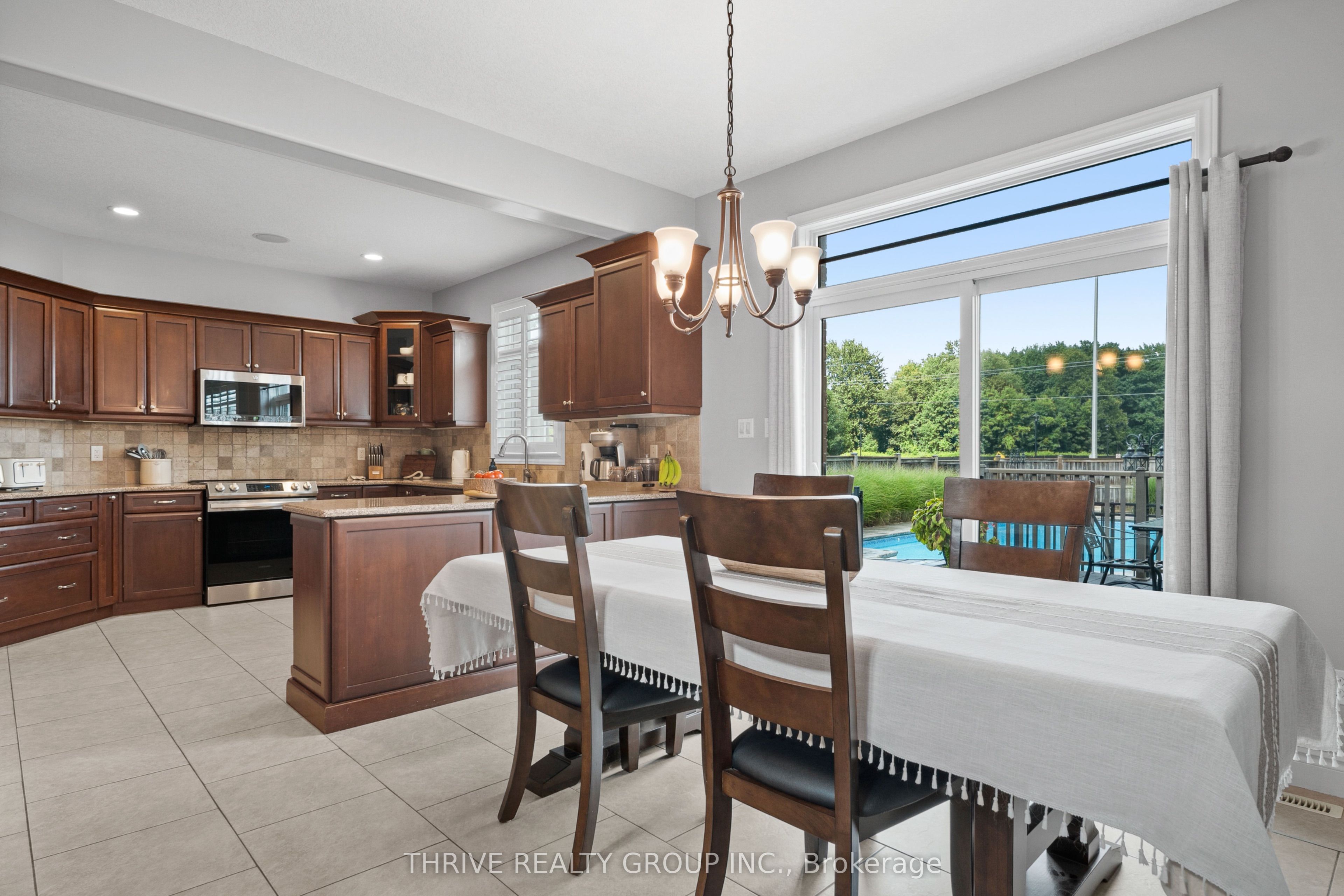 12 Ashwood Crescent Property Photo 7