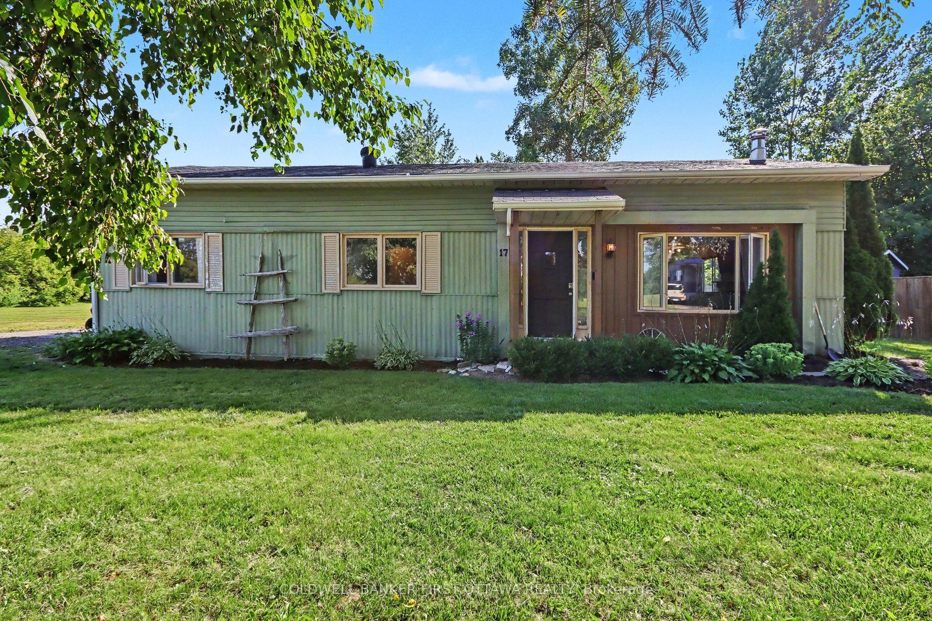 17 Bridle Path Property Photo 3