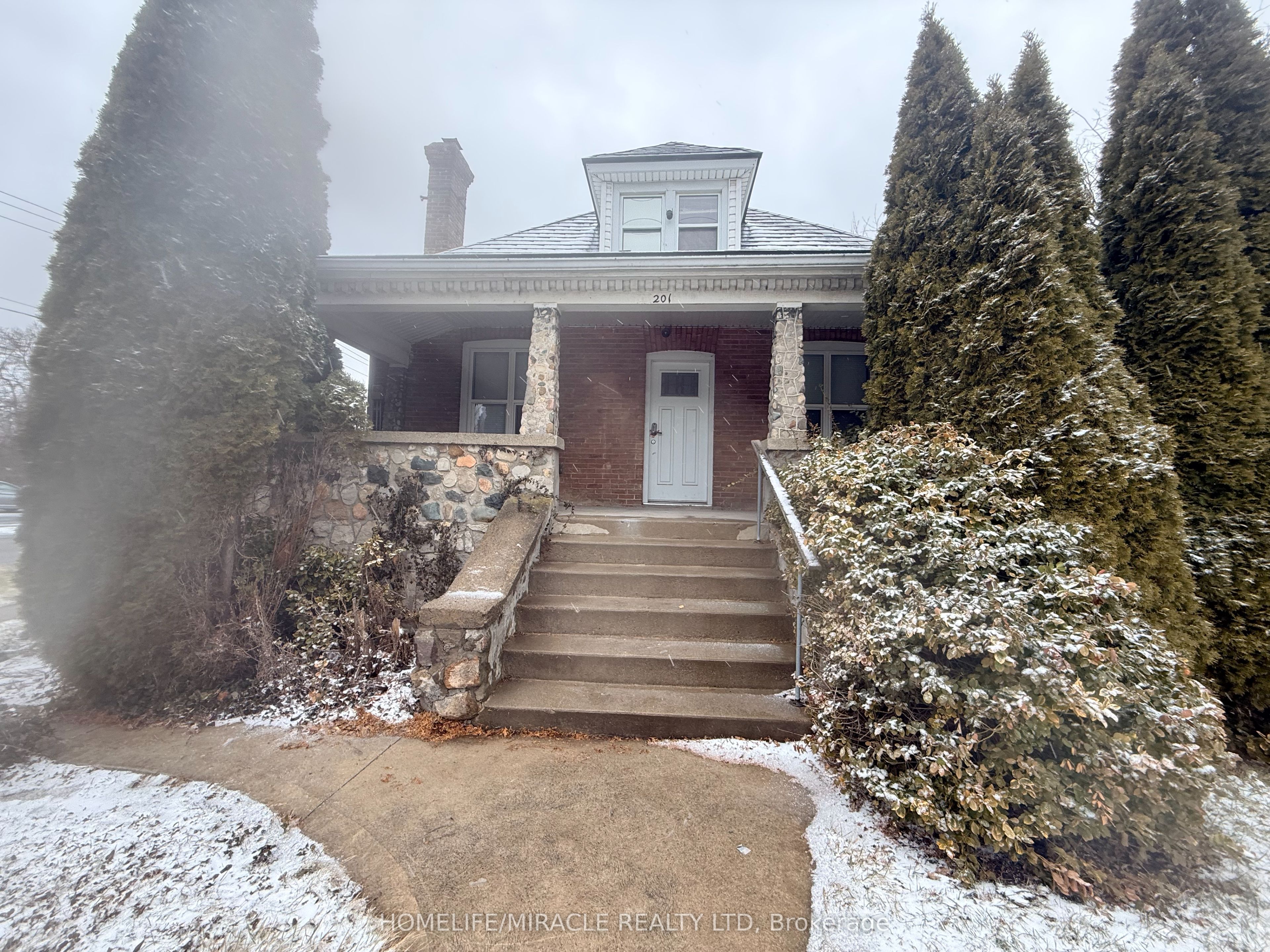 201 Grand Avenue Property Photo 1