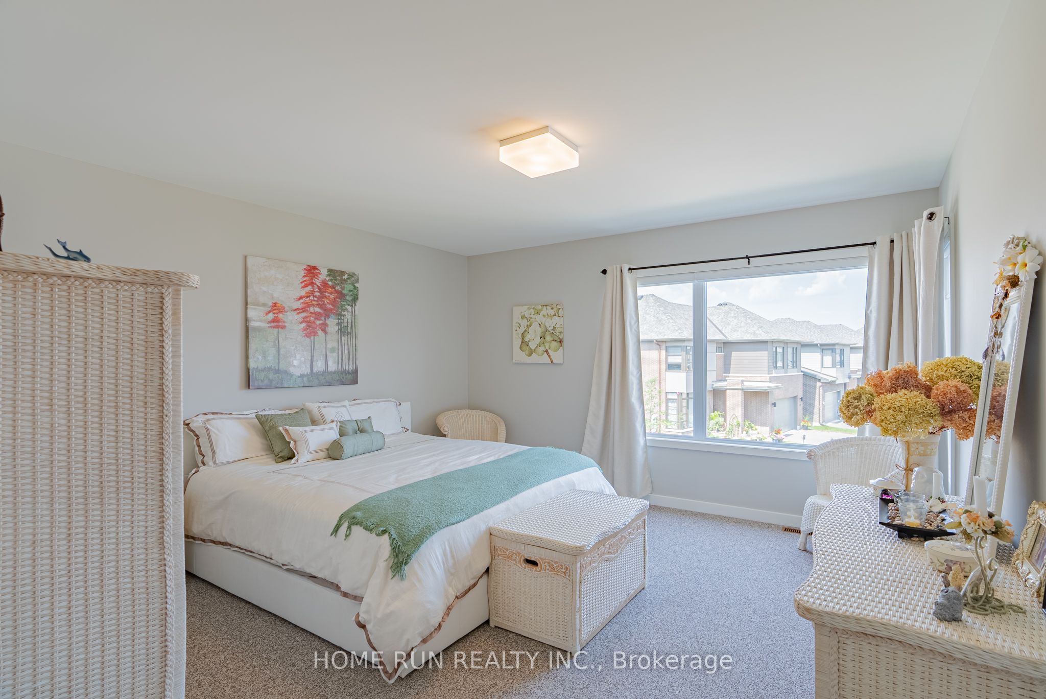 451 Longworth Avenue Property Photo 45