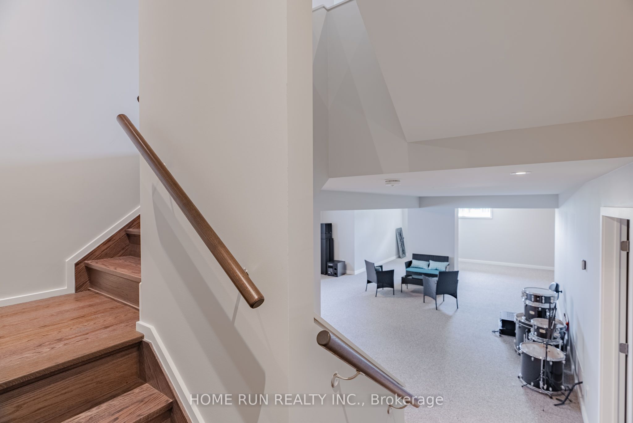 451 Longworth Avenue Property Photo 48