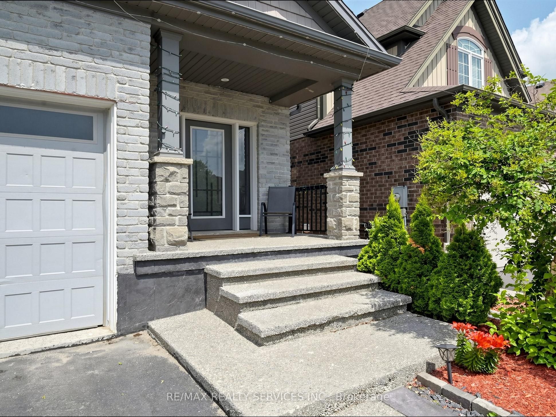 291 Hardcastle Drive Property Photo 4