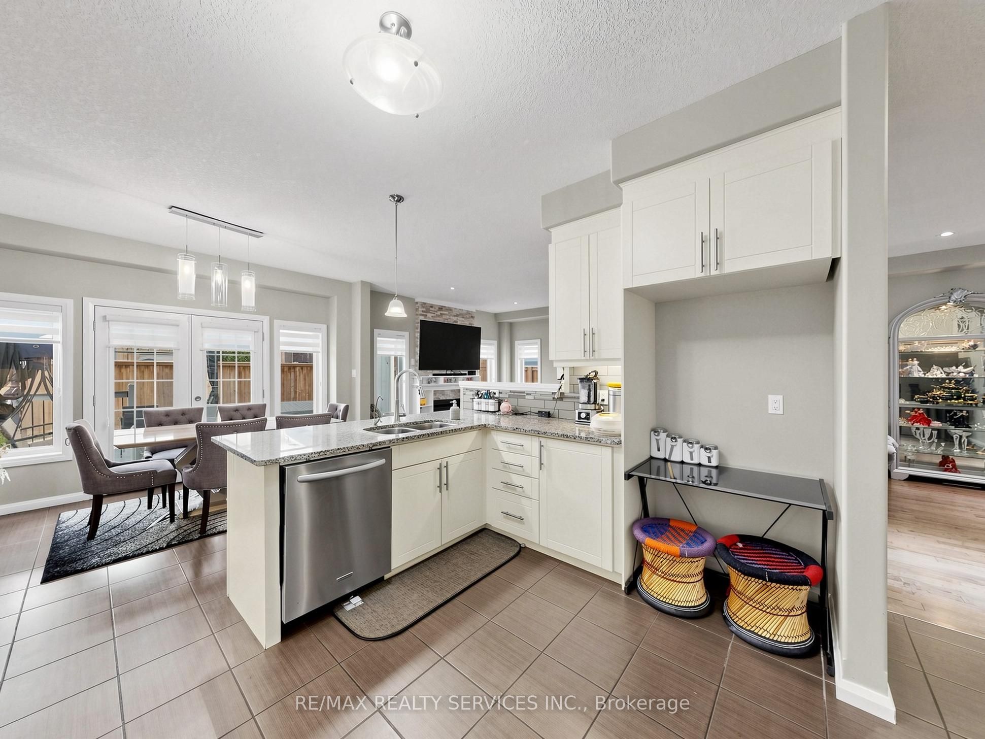 291 Hardcastle Drive Property Photo 10