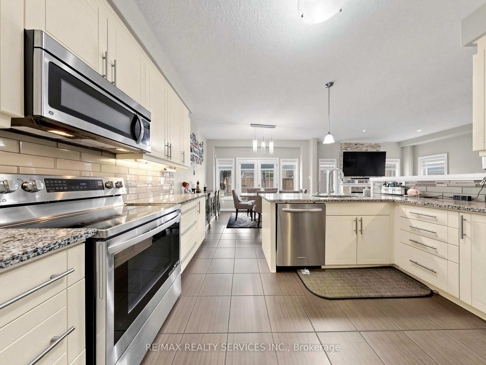 291 Hardcastle Drive Property Photo 11