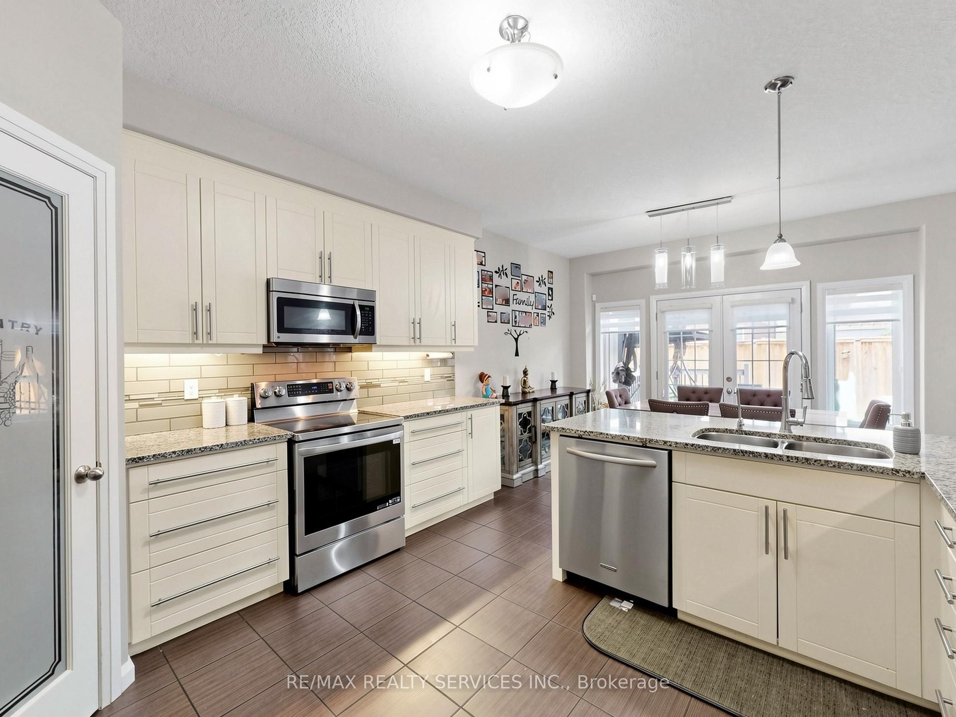 291 Hardcastle Drive Property Photo 12