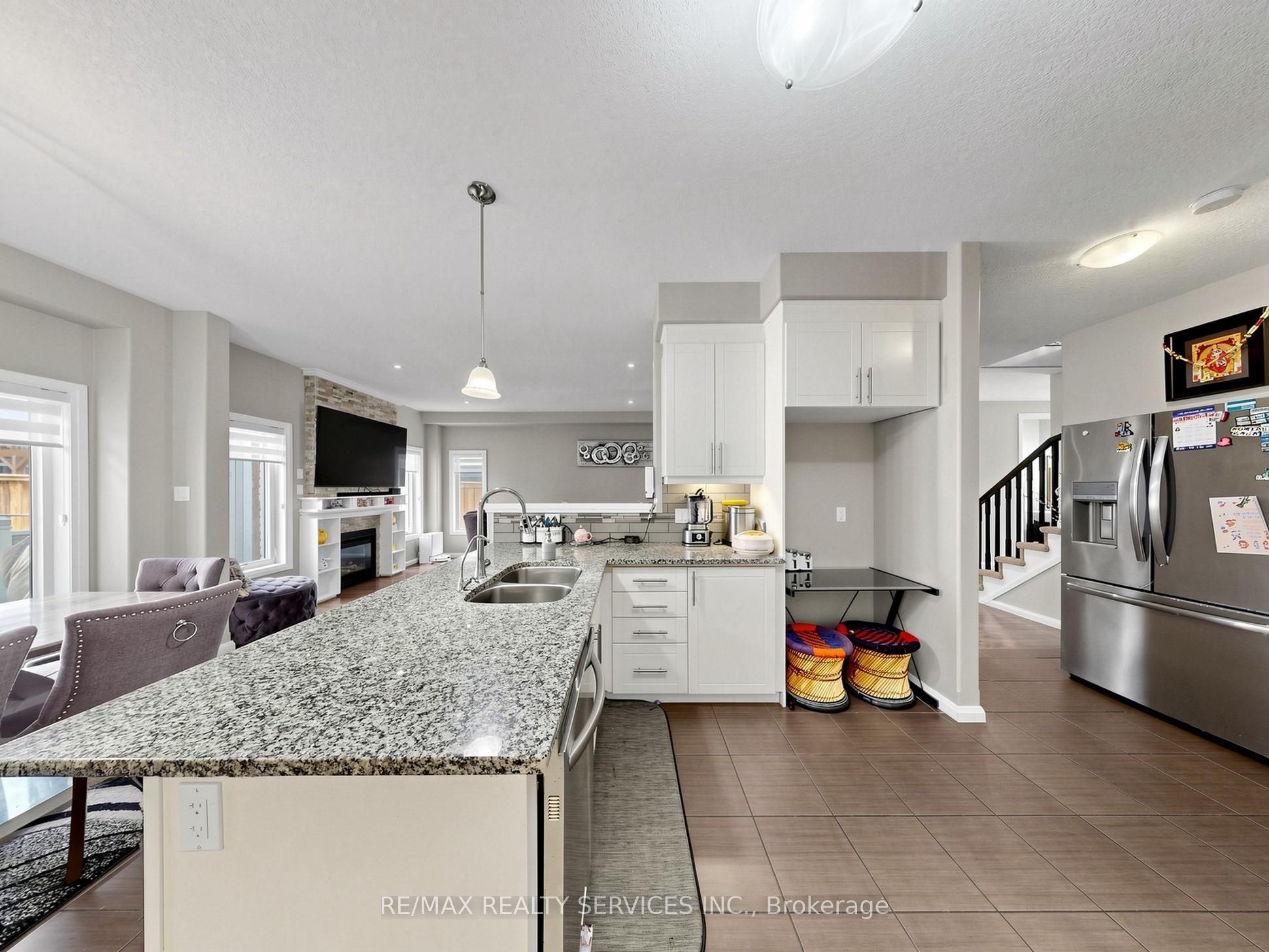 291 Hardcastle Drive Property Photo 13