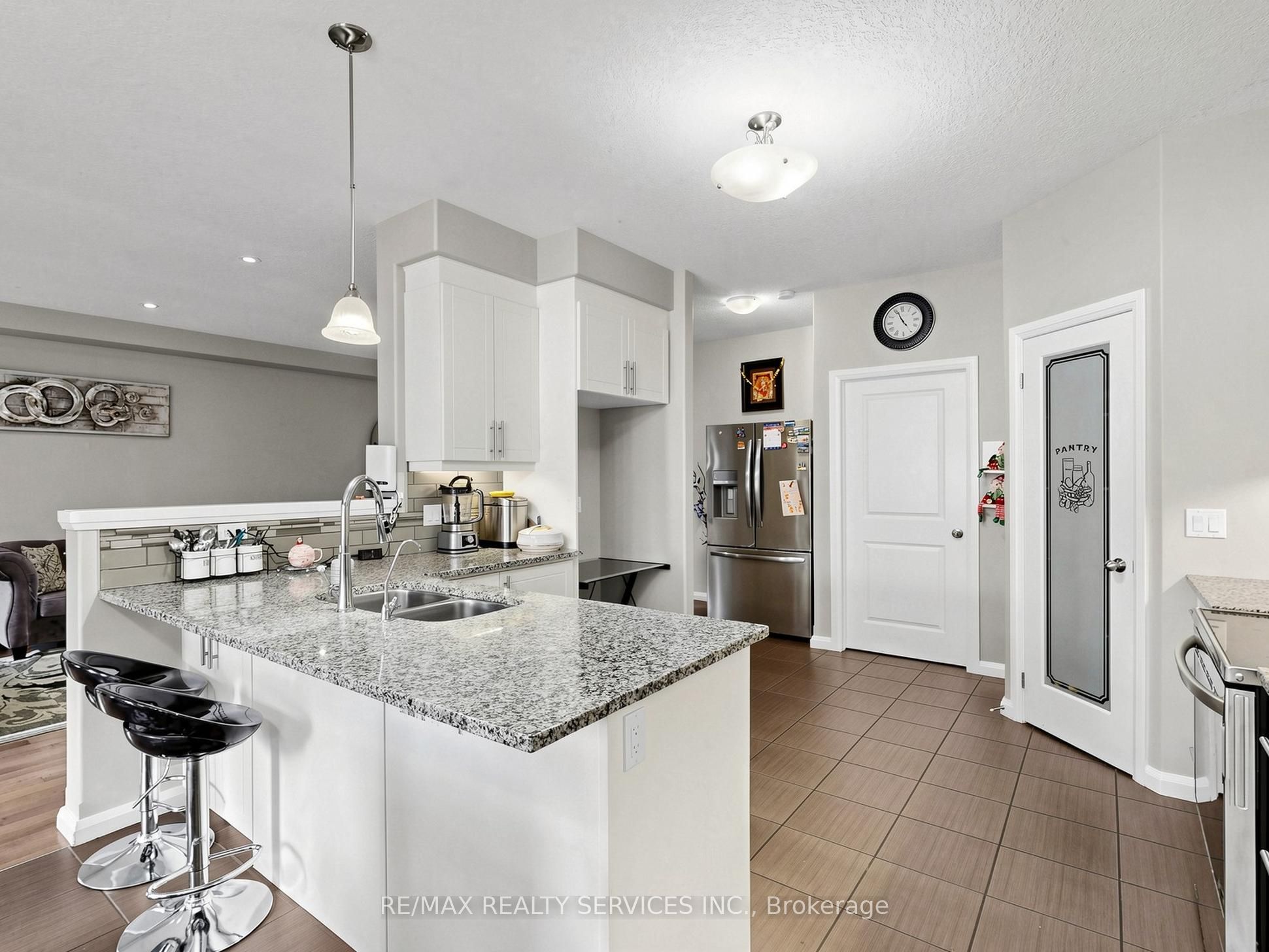291 Hardcastle Drive Property Photo 14