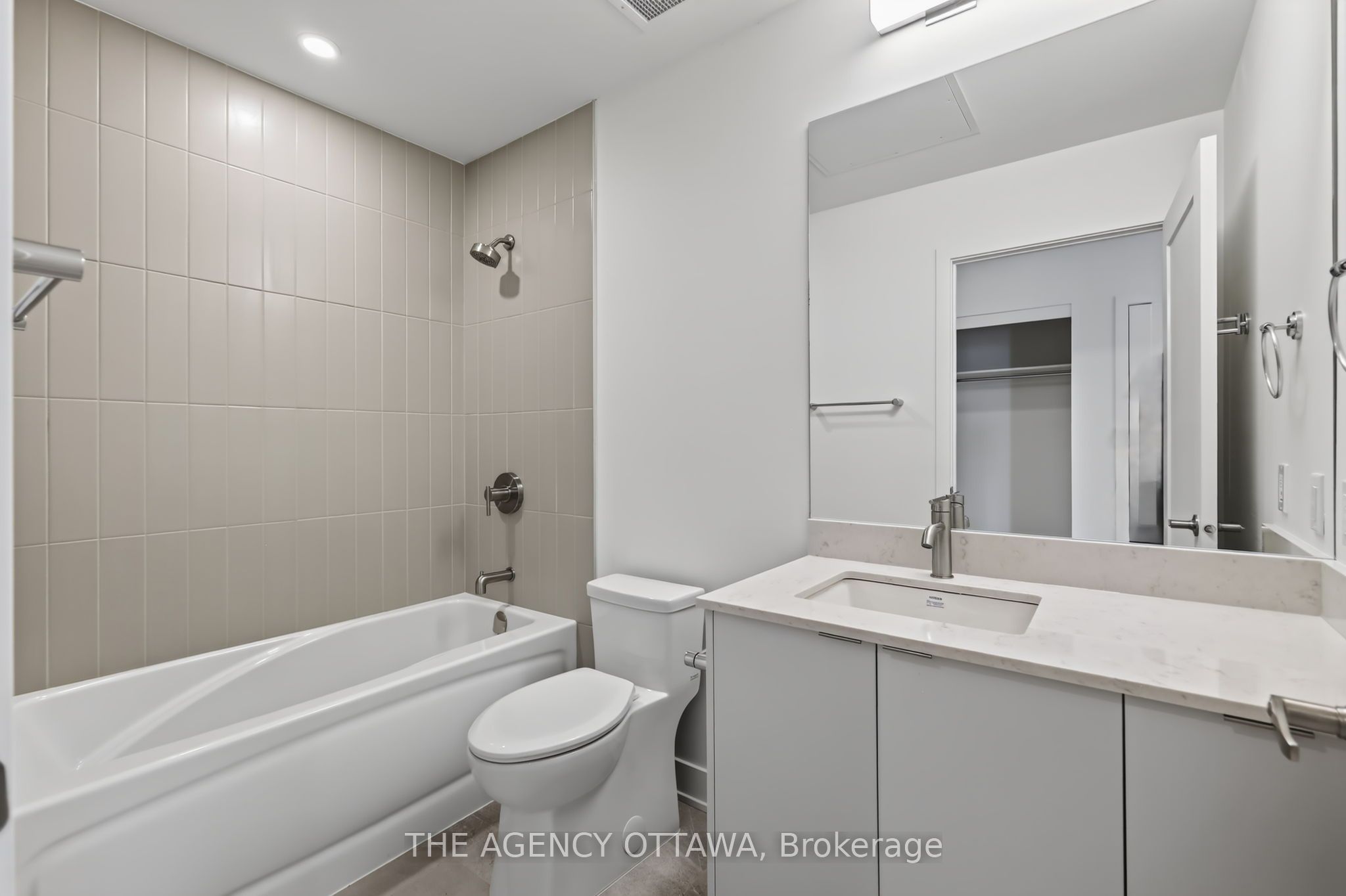 3085 Riverside Drive 204 Property Photo 11