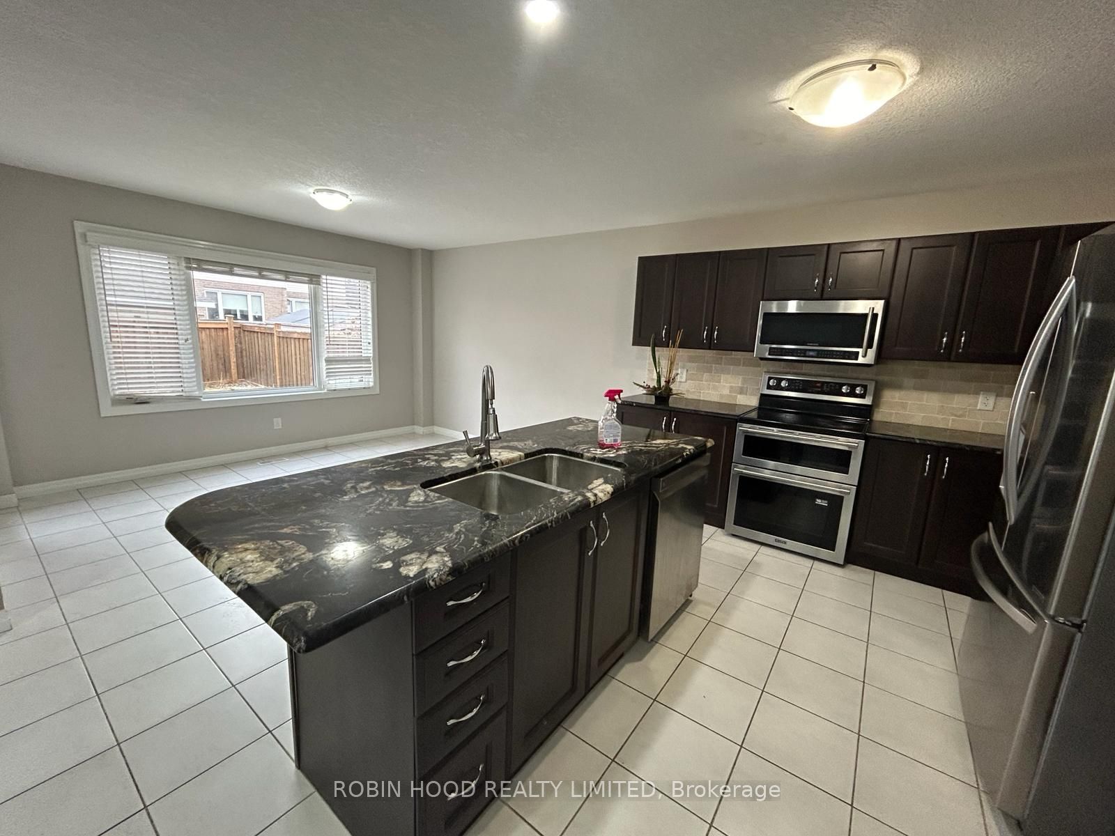84 Hardcastle Drive Property Photo 3
