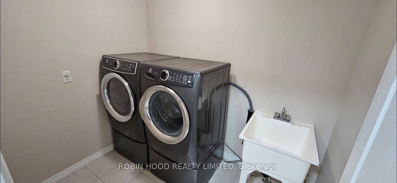 84 Hardcastle Drive Property Photo 13
