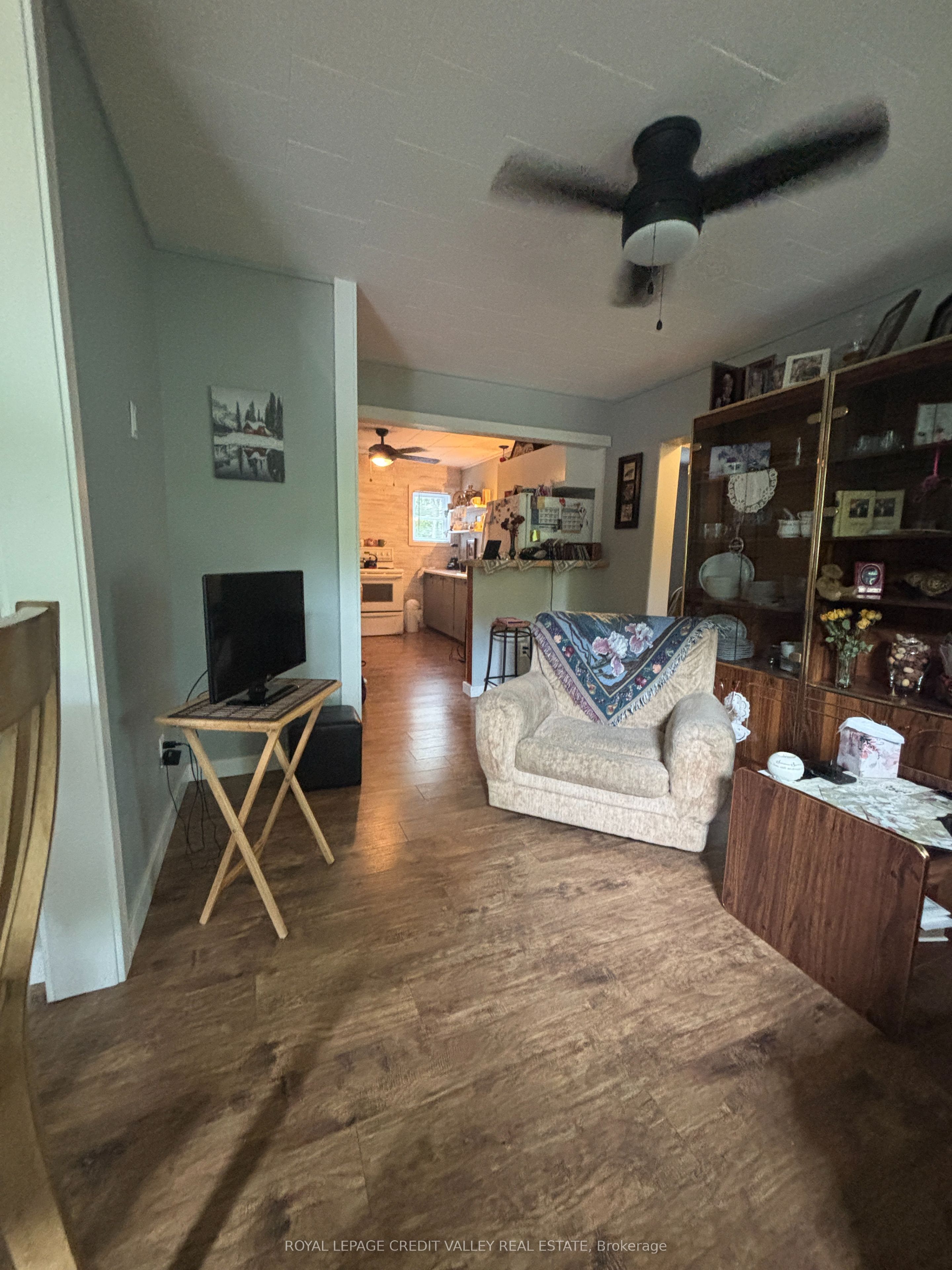 39 Cleak Avenue N Property Photo 6