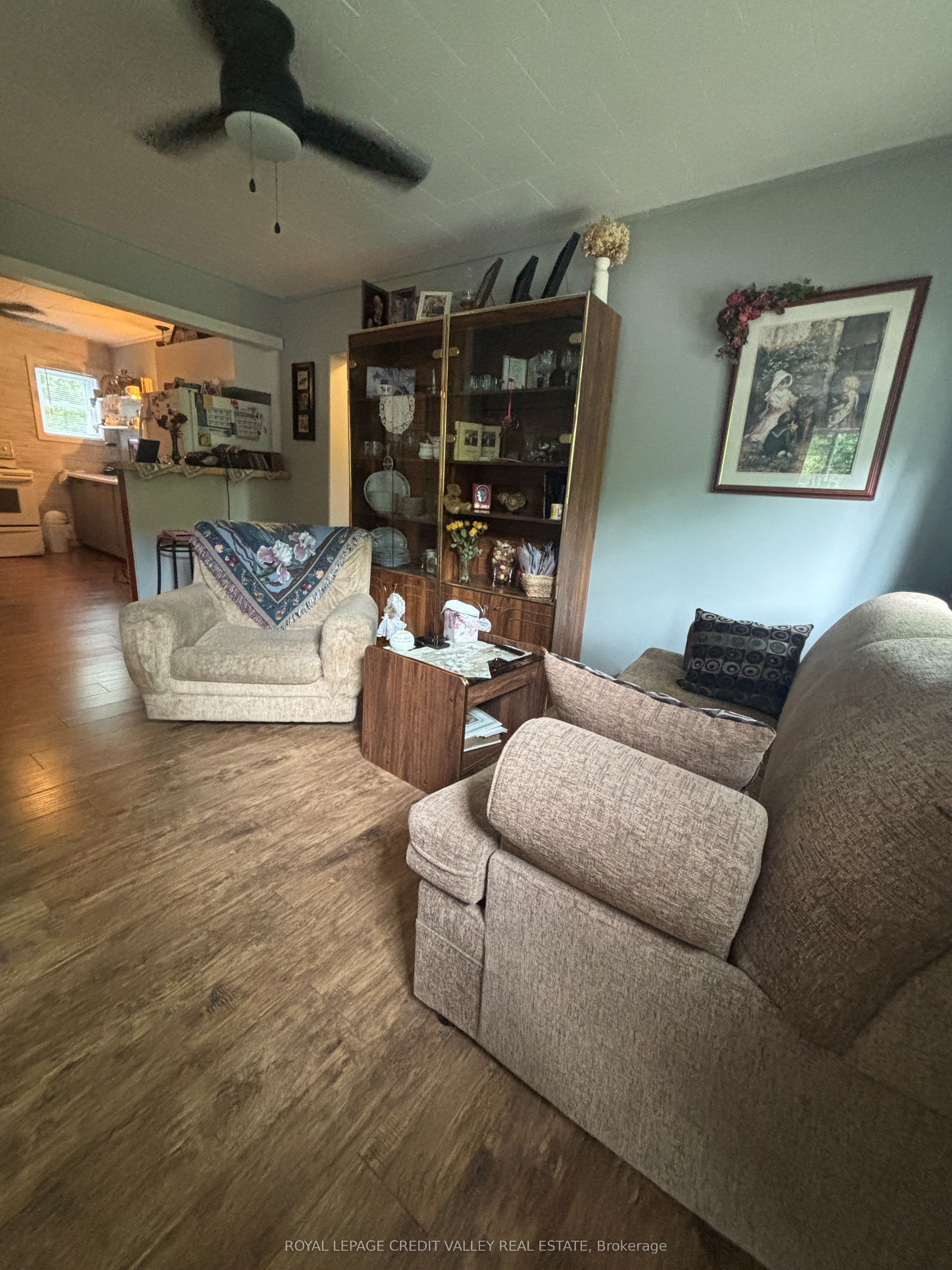 39 Cleak Avenue N Property Photo 7