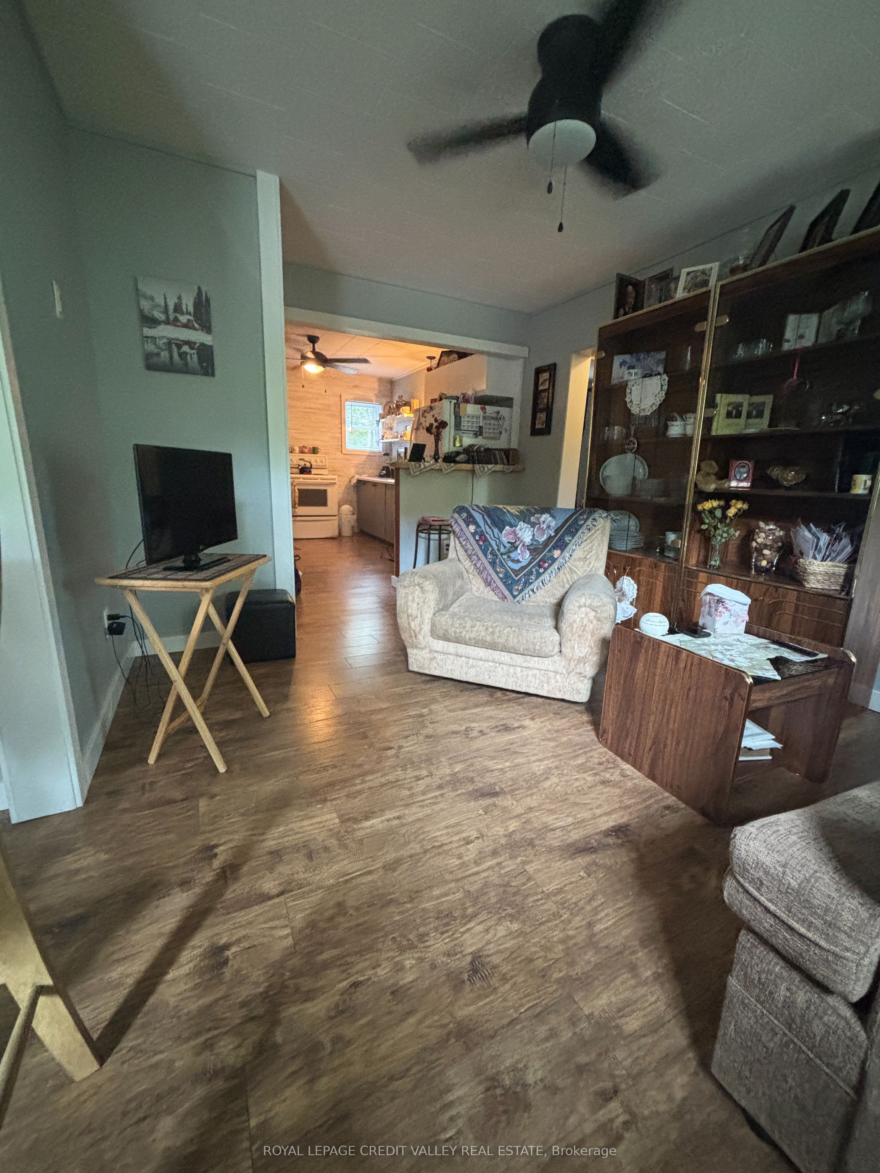 39 Cleak Avenue N Property Photo 10