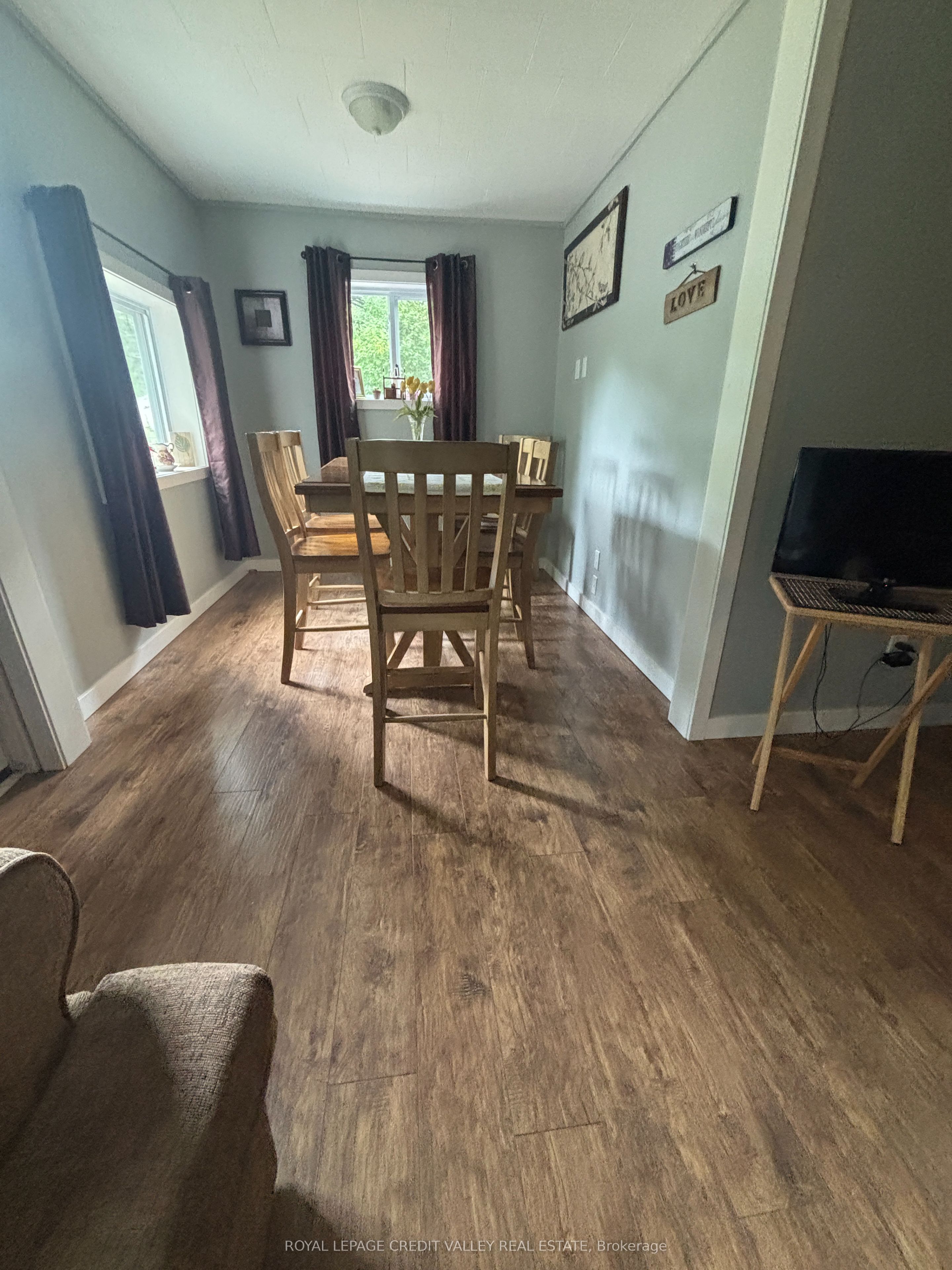 39 Cleak Avenue N Property Photo 16