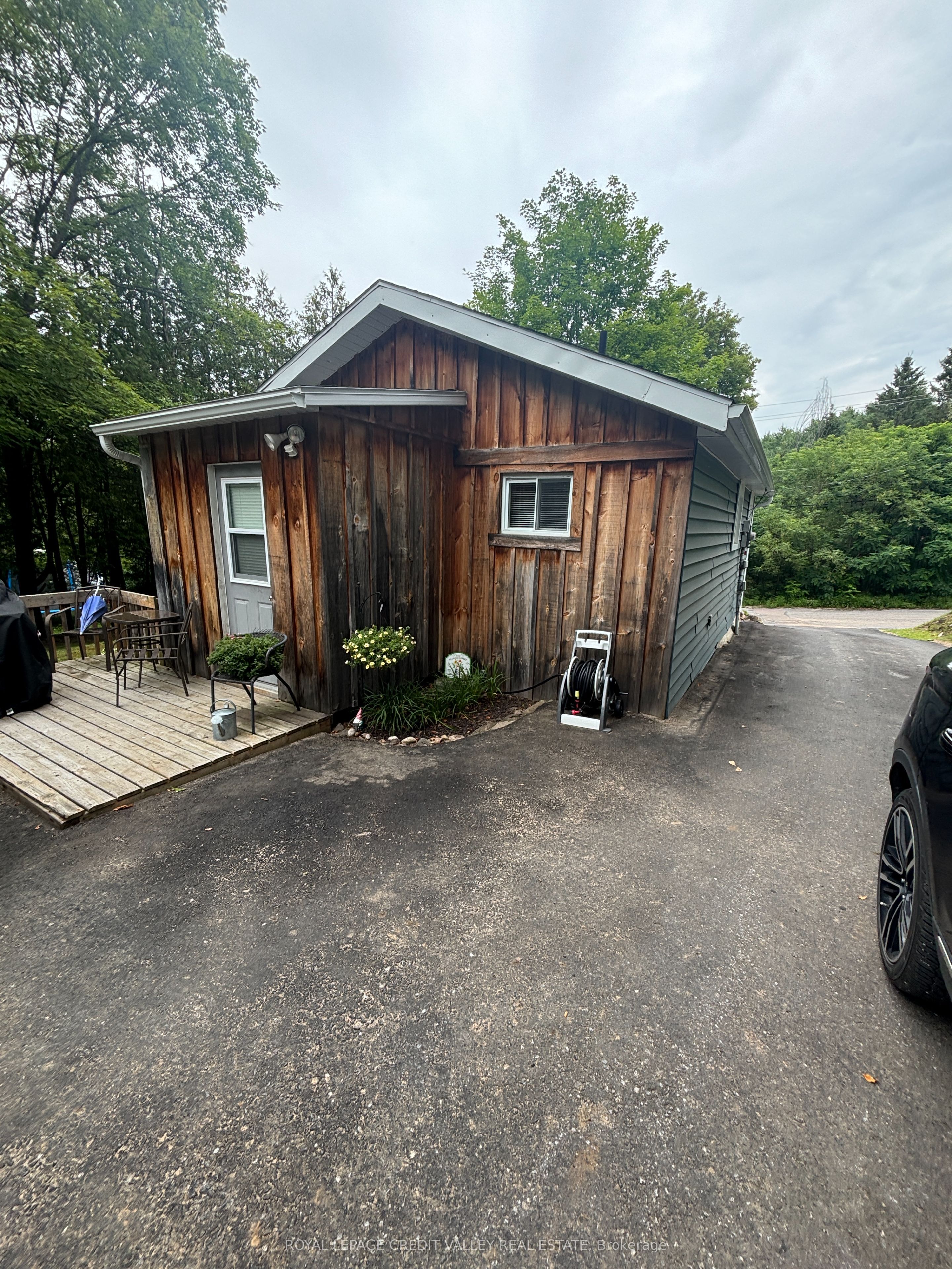 39 Cleak Avenue N Property Photo 28