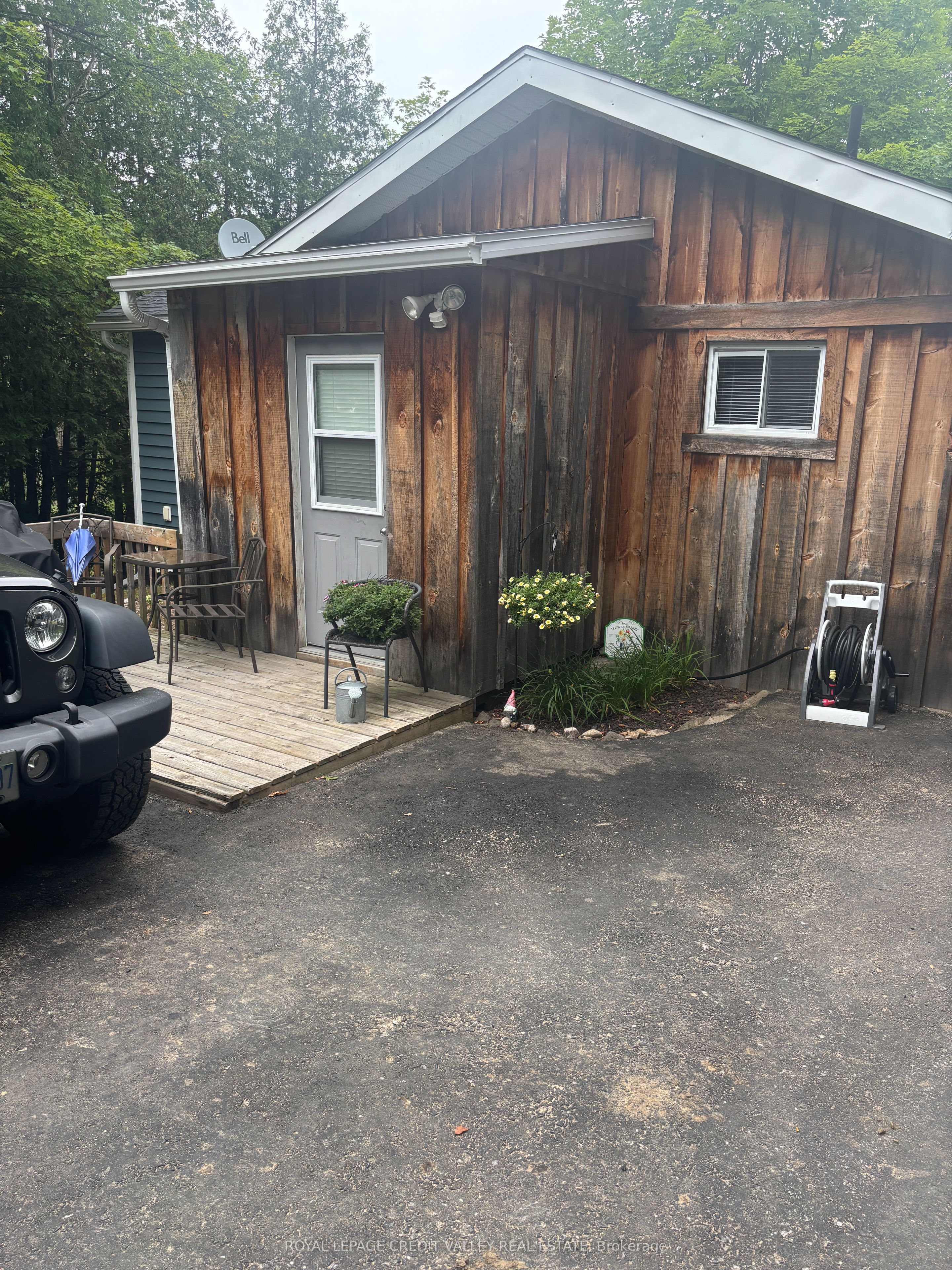 39 Cleak Avenue N Property Photo 29