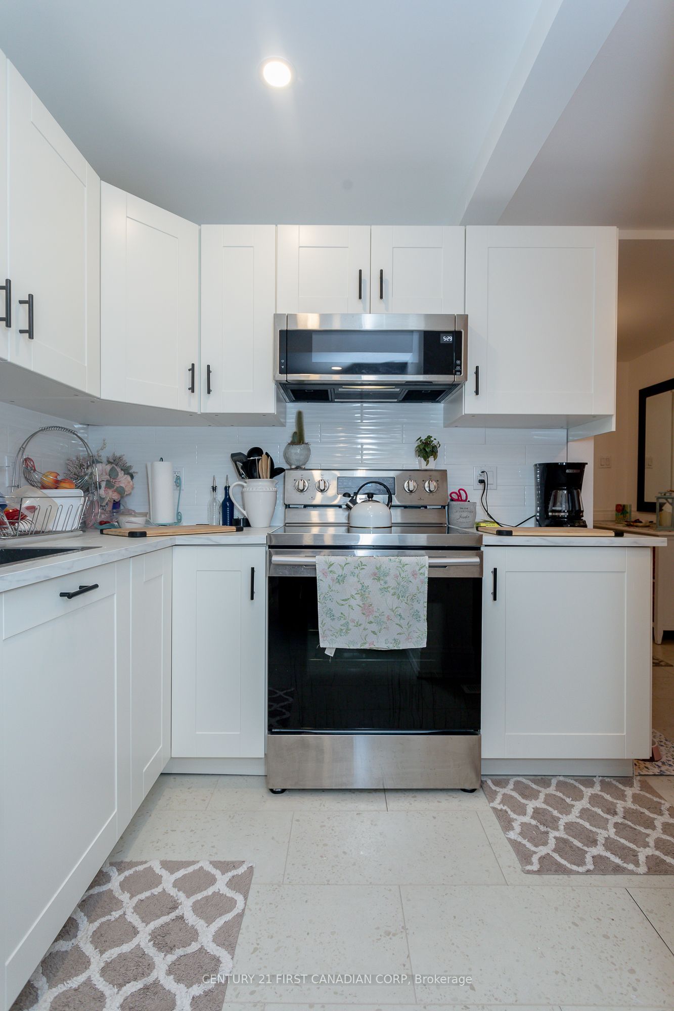 331 Erie Street Property Photo 7