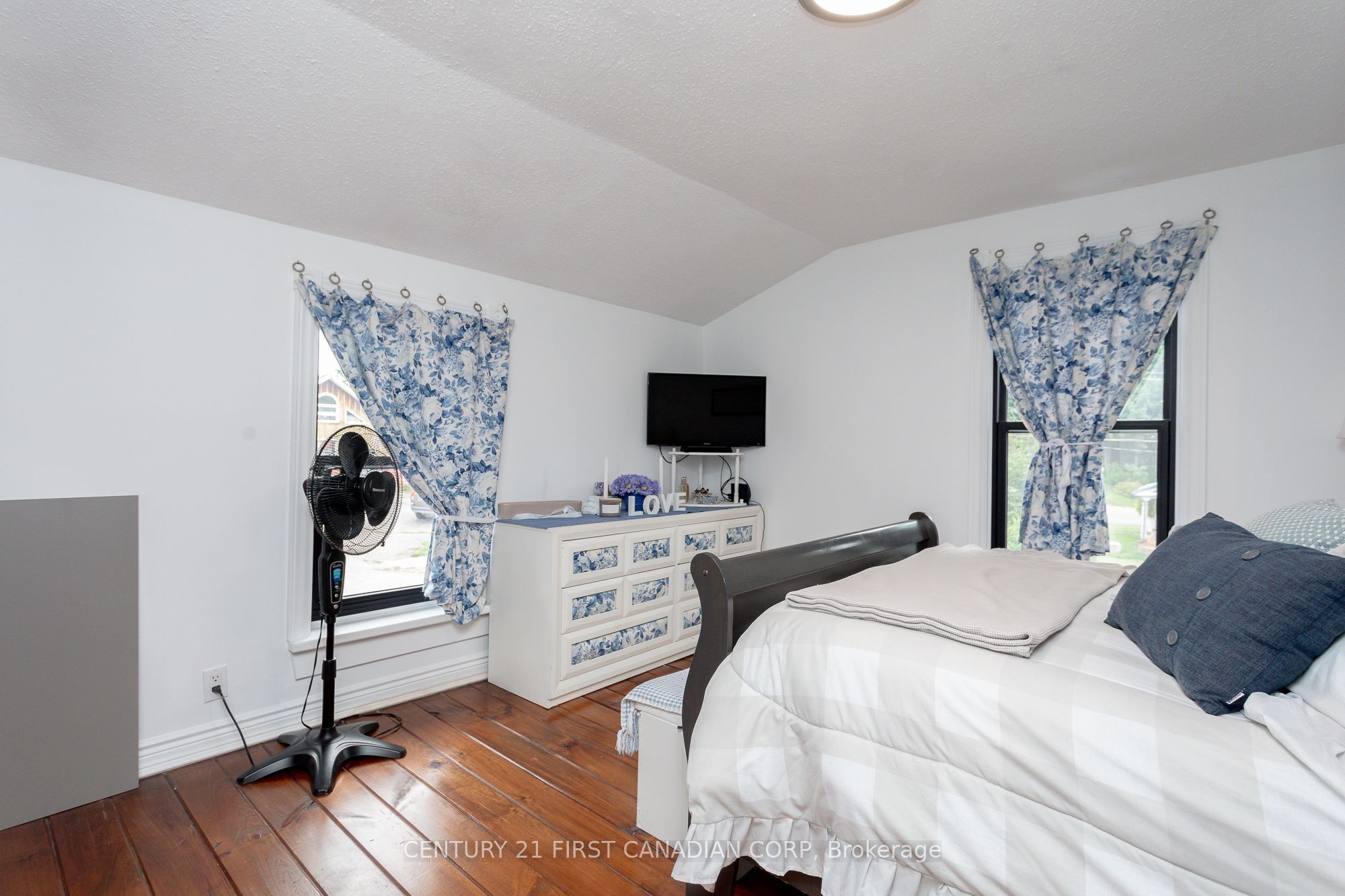 331 Erie Street Property Photo 13
