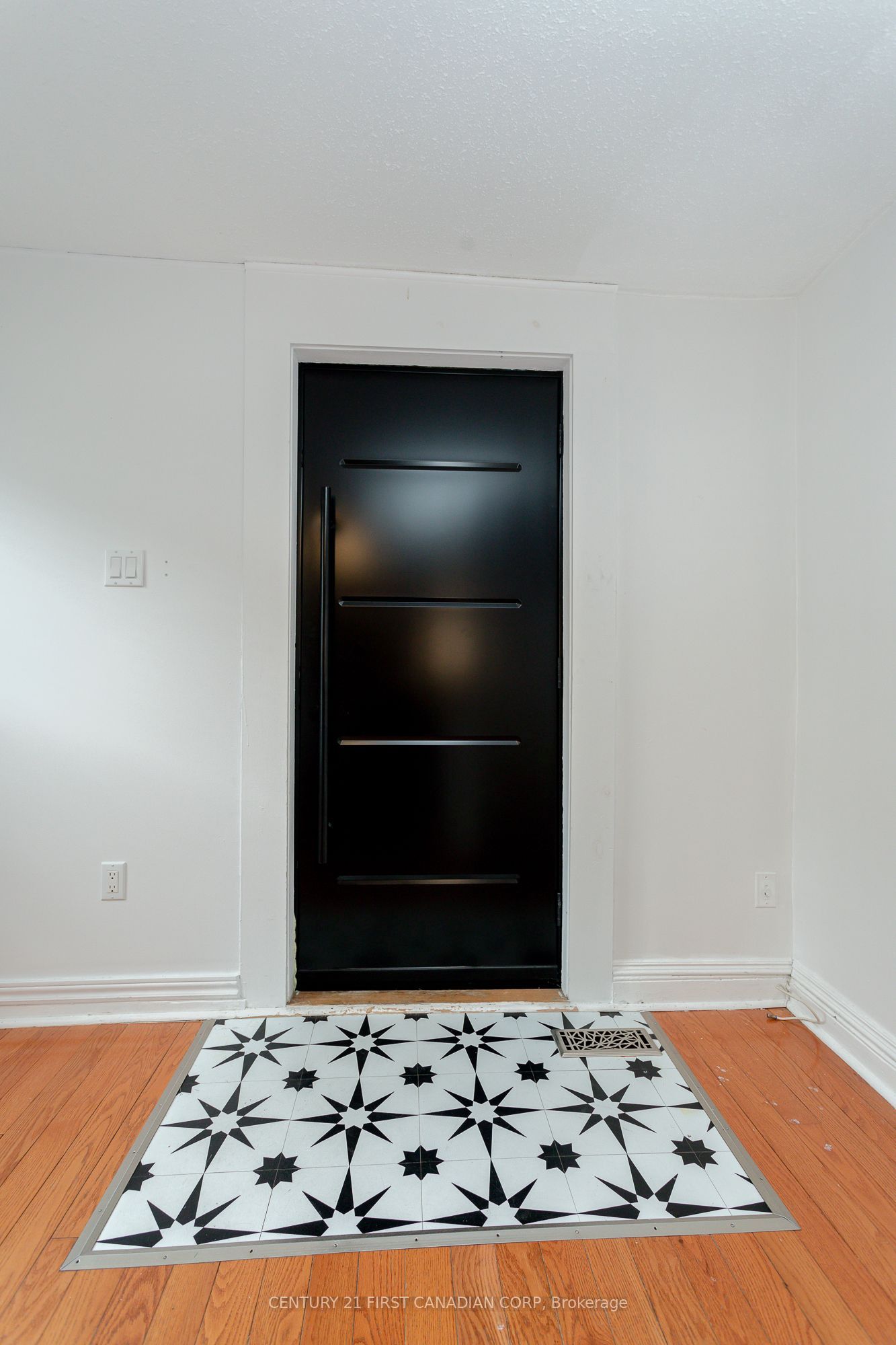 331 Erie Street Property Photo 19