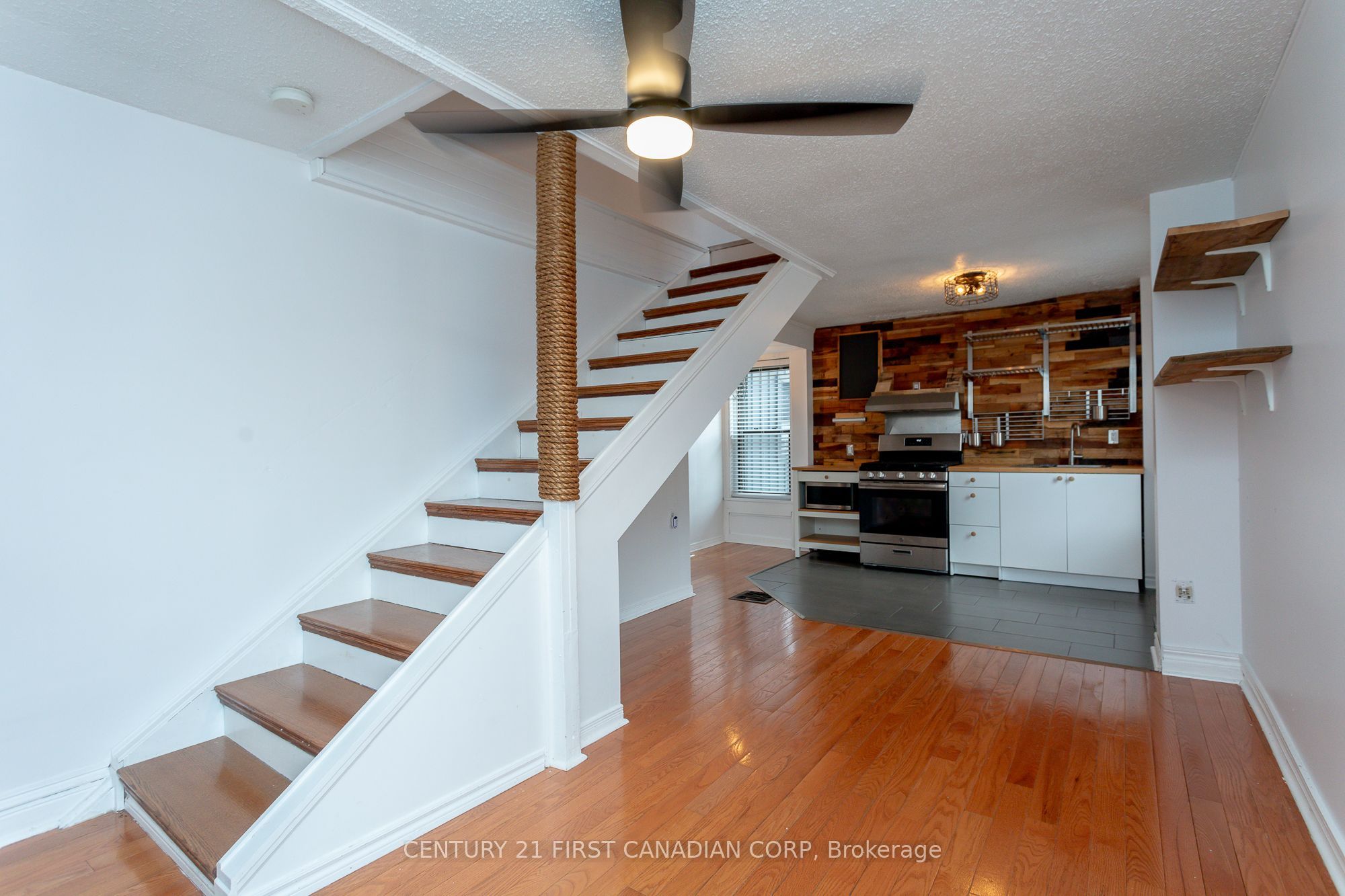 331 Erie Street Property Photo 21