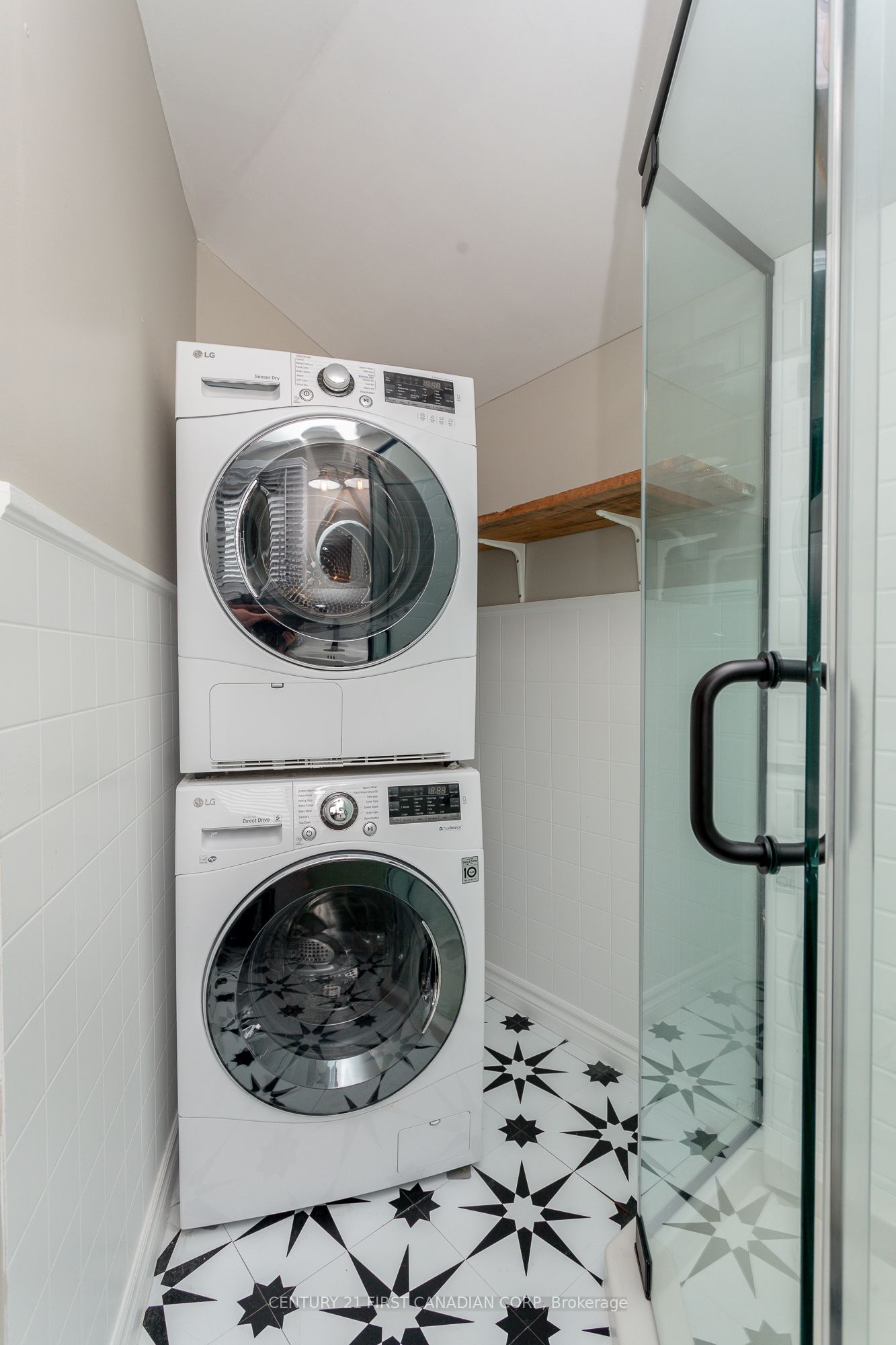 331 Erie Street Property Photo 26