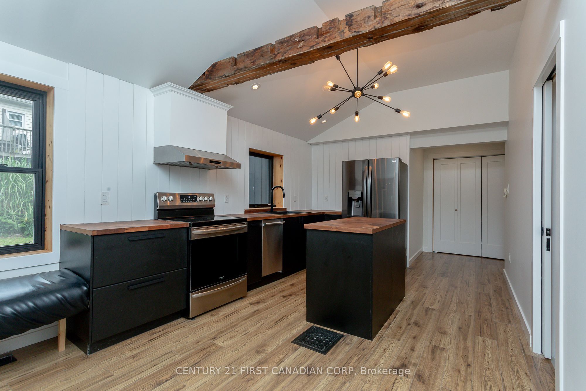 331 Erie Street Property Photo 28