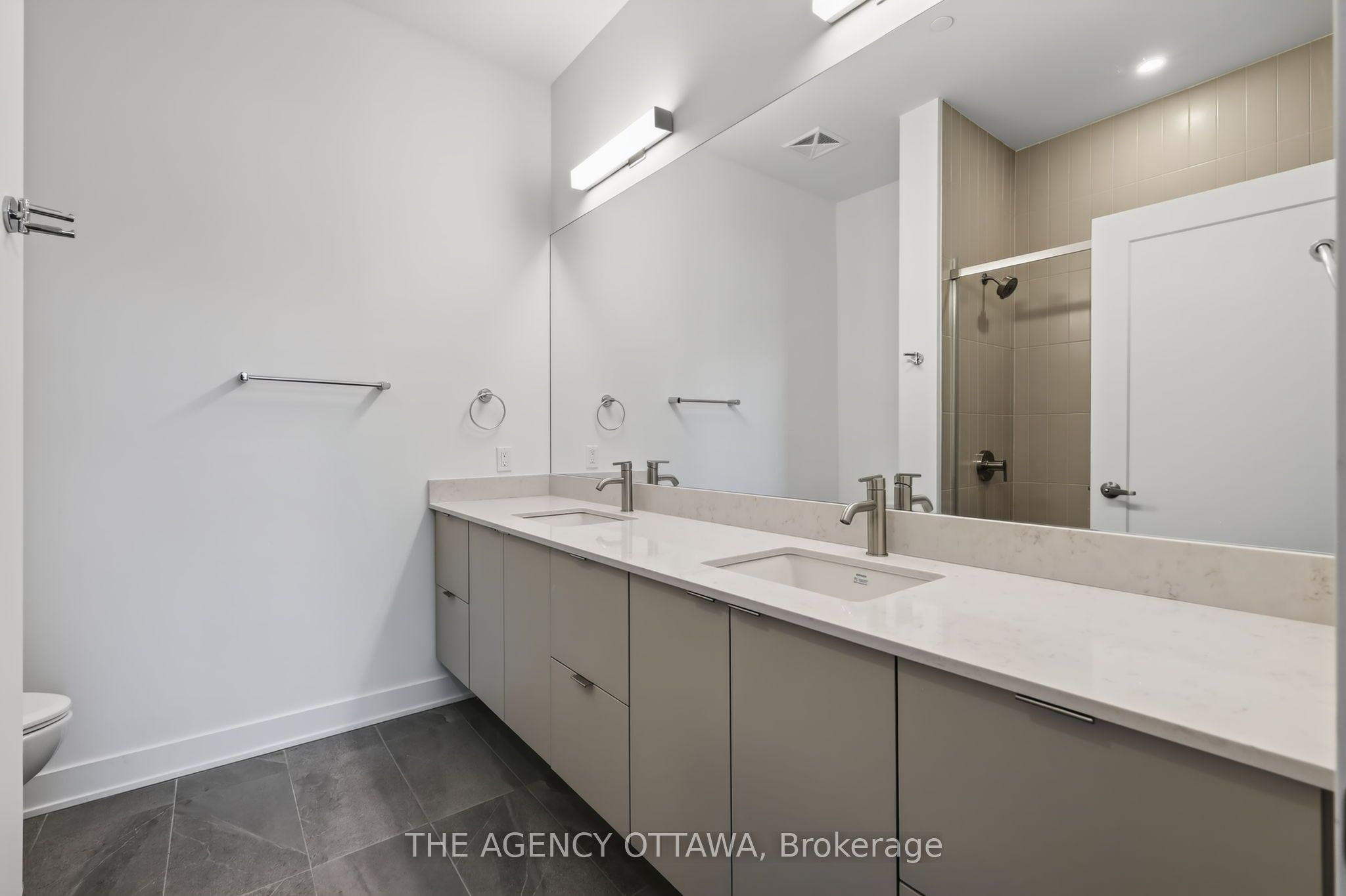 3085 Riverside Drive 105 Property Photo 12