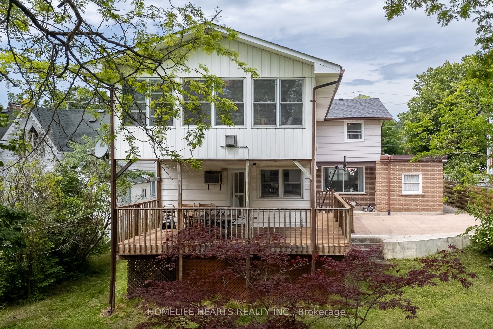 227 Queen Street Property Photo 8