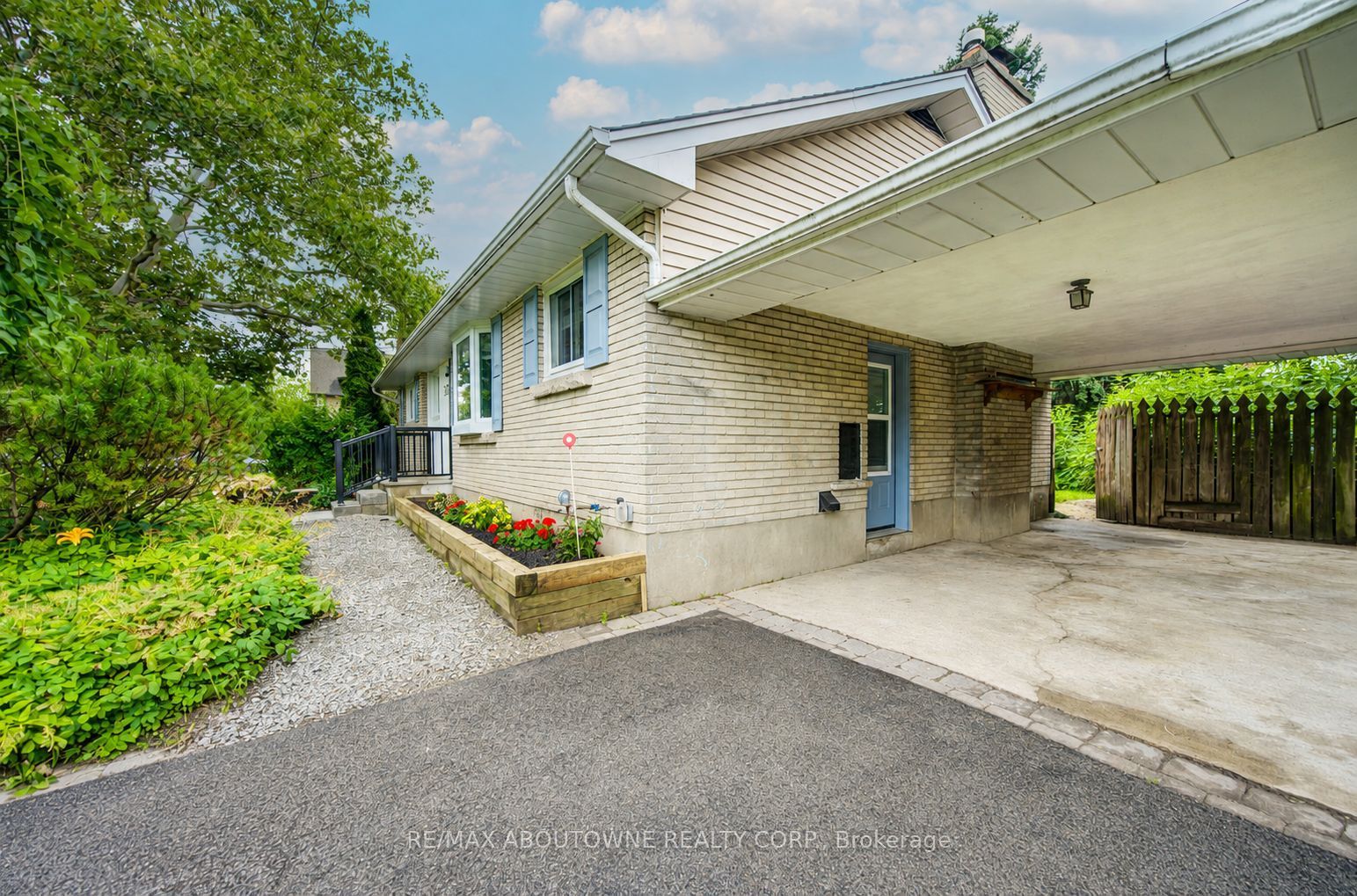 30 Dale Avenue Property Photo 3