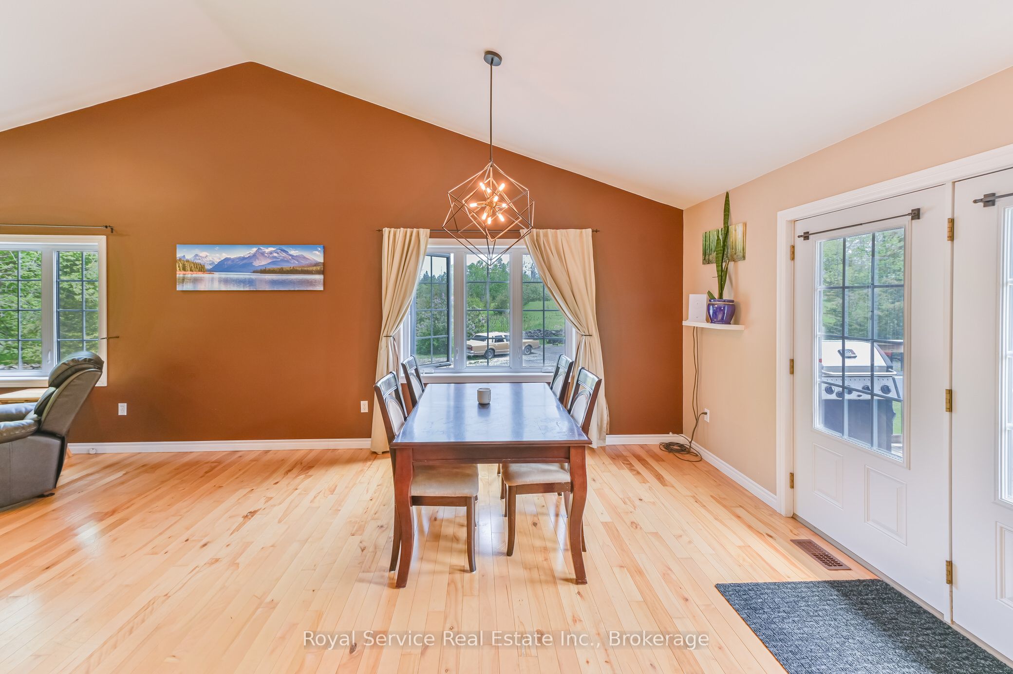2701 11 Th E Line Property Photo 6