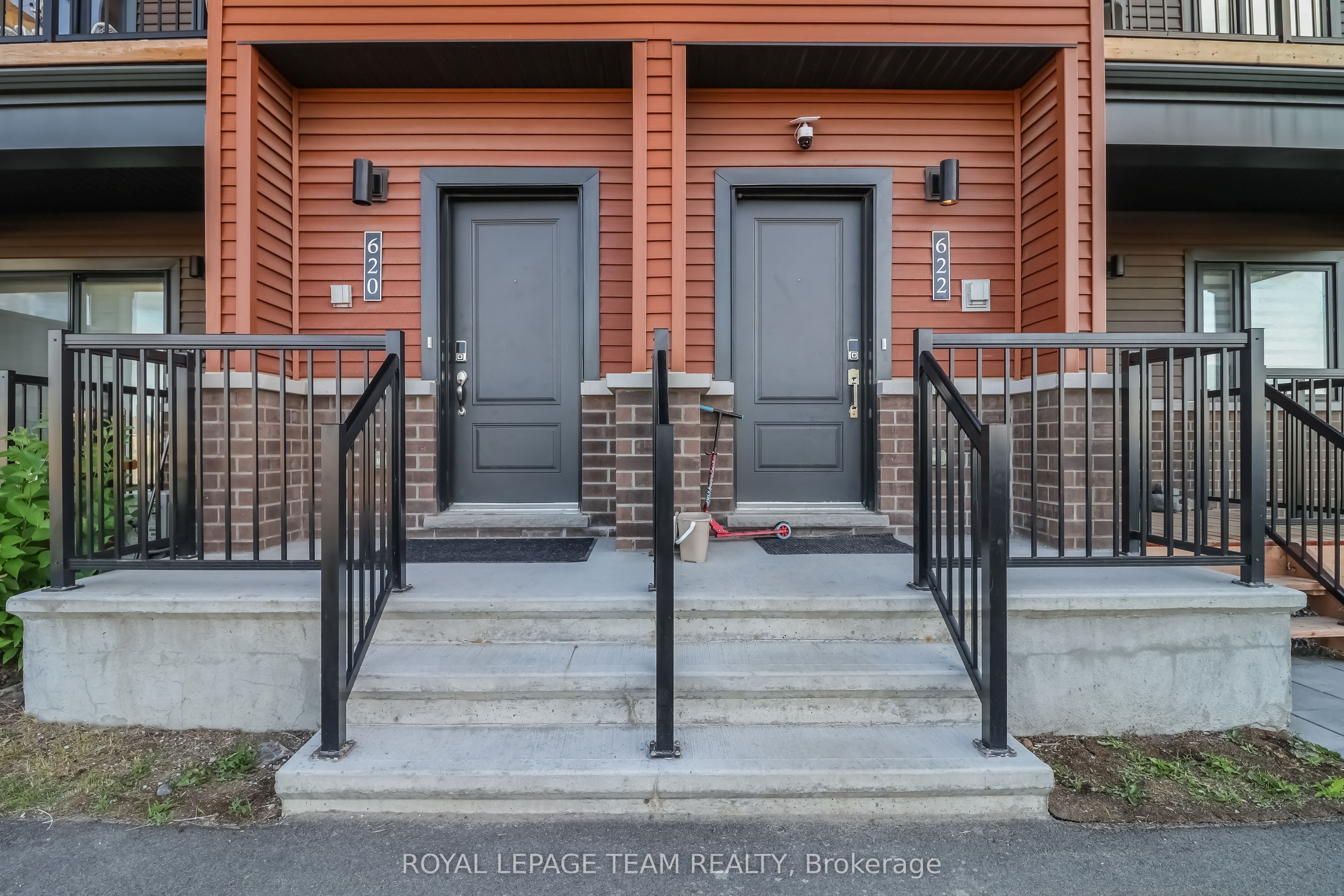 620 Parnian Private Property Photo 3