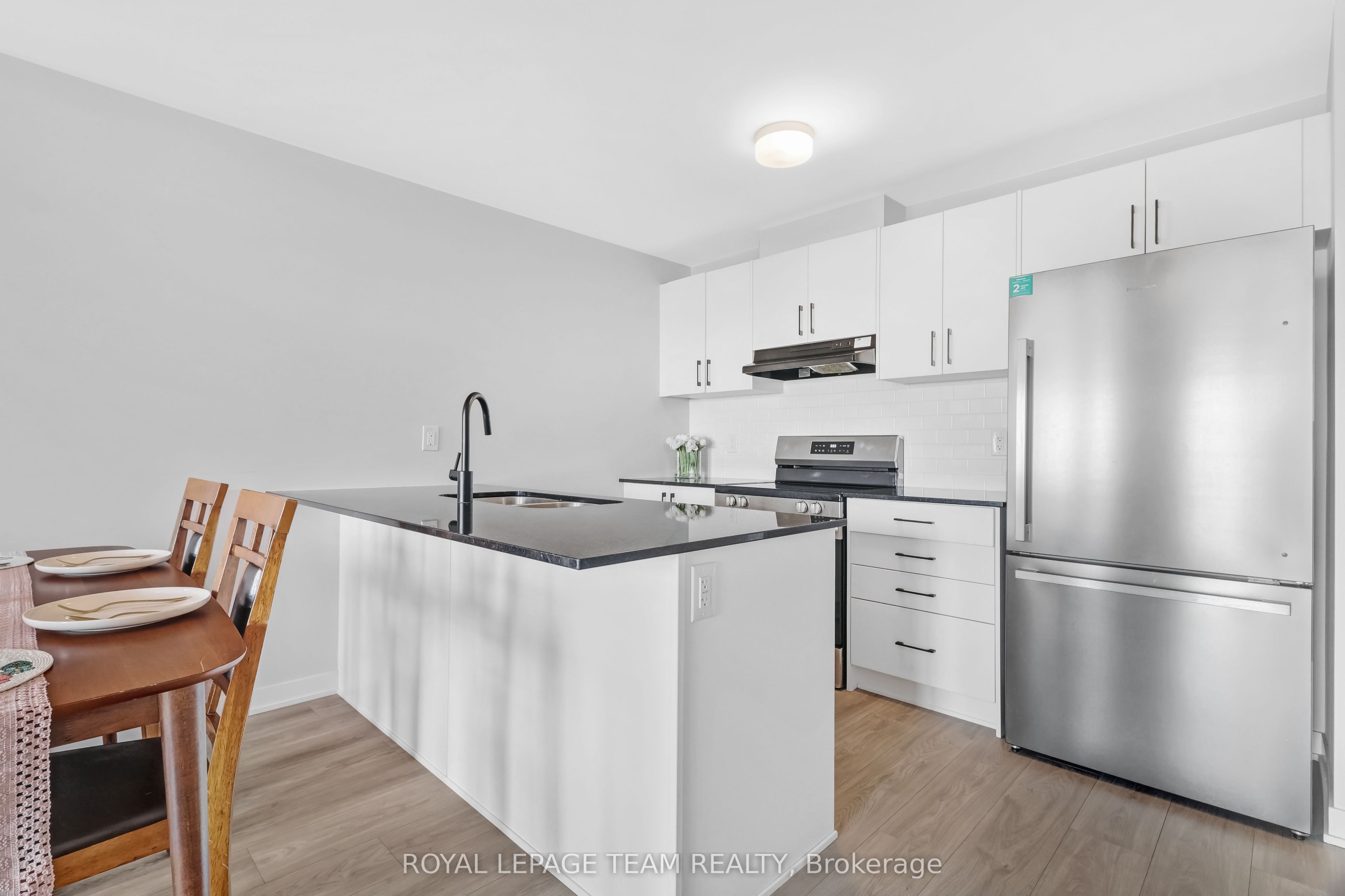 620 Parnian Private Property Photo 7