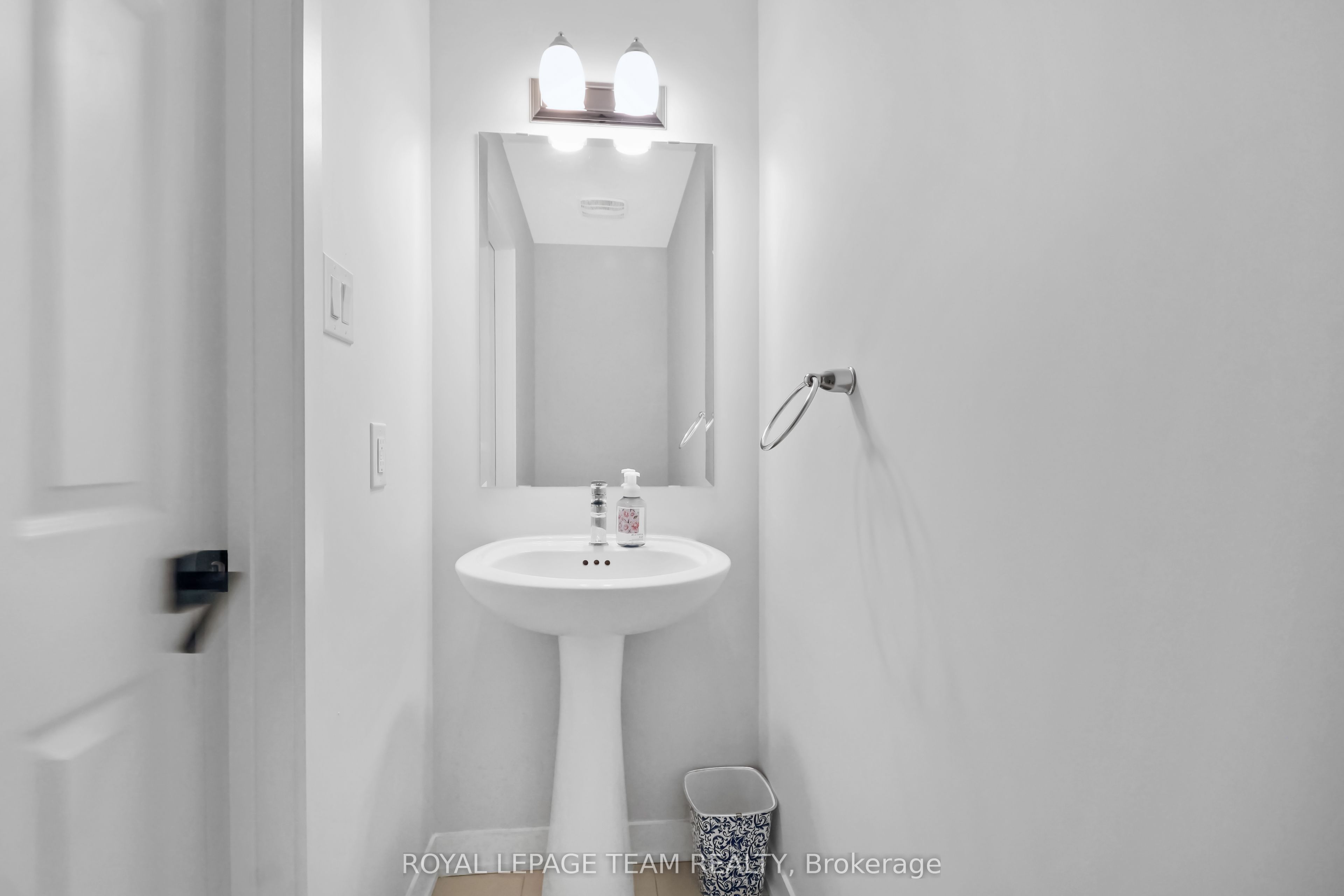 620 Parnian Private Property Photo 11