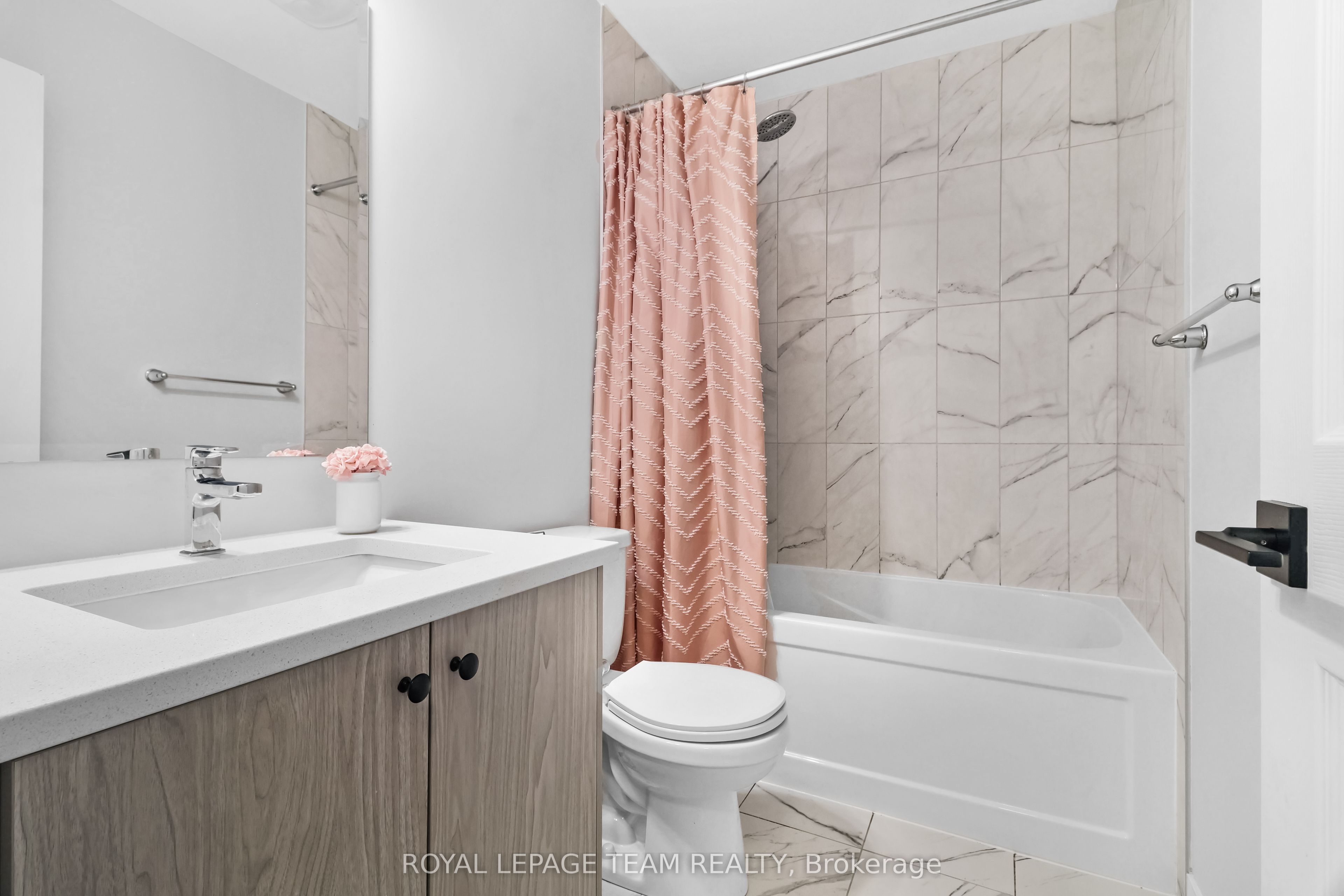 620 Parnian Private Property Photo 15