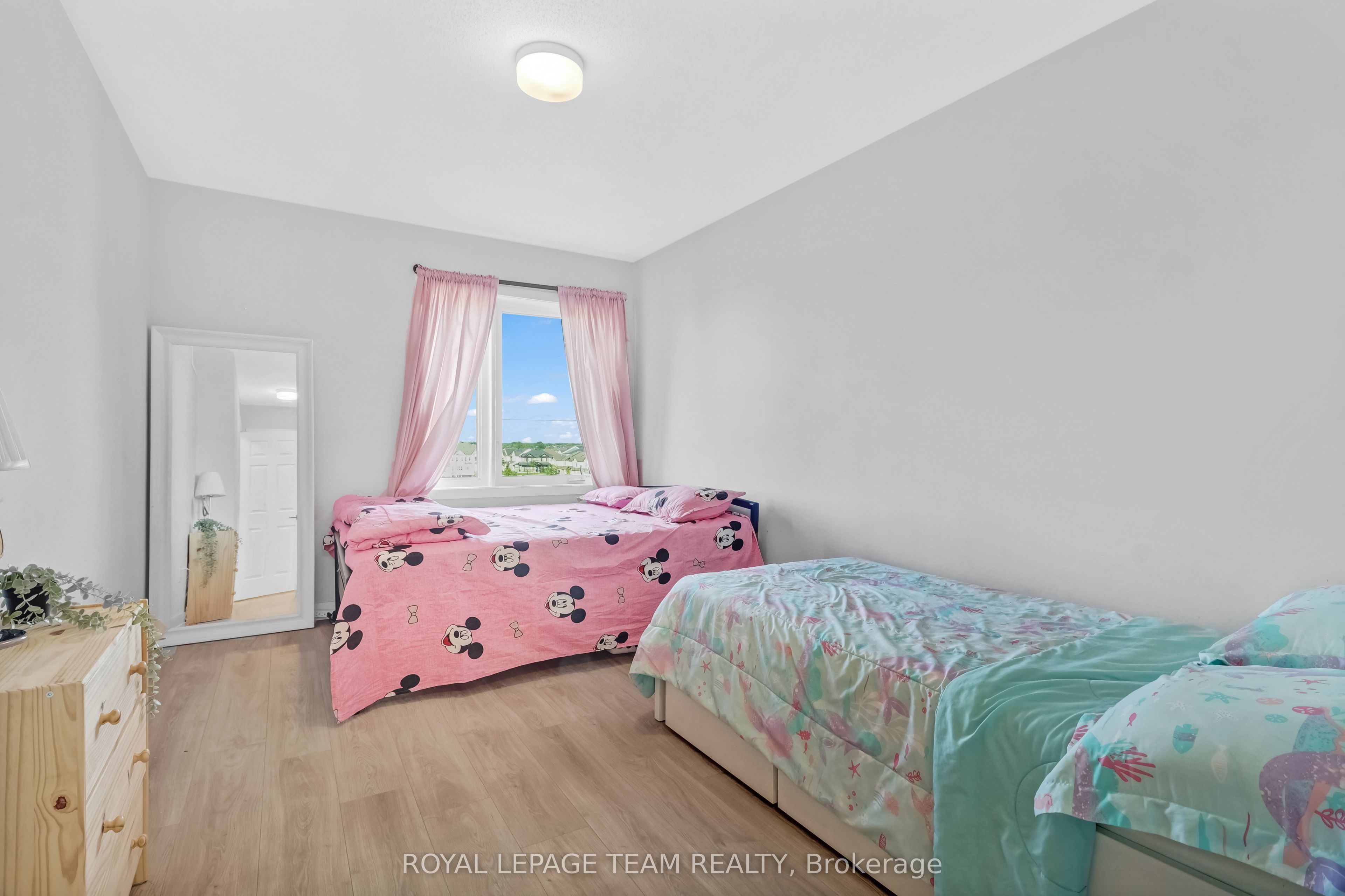620 Parnian Private Property Photo 18