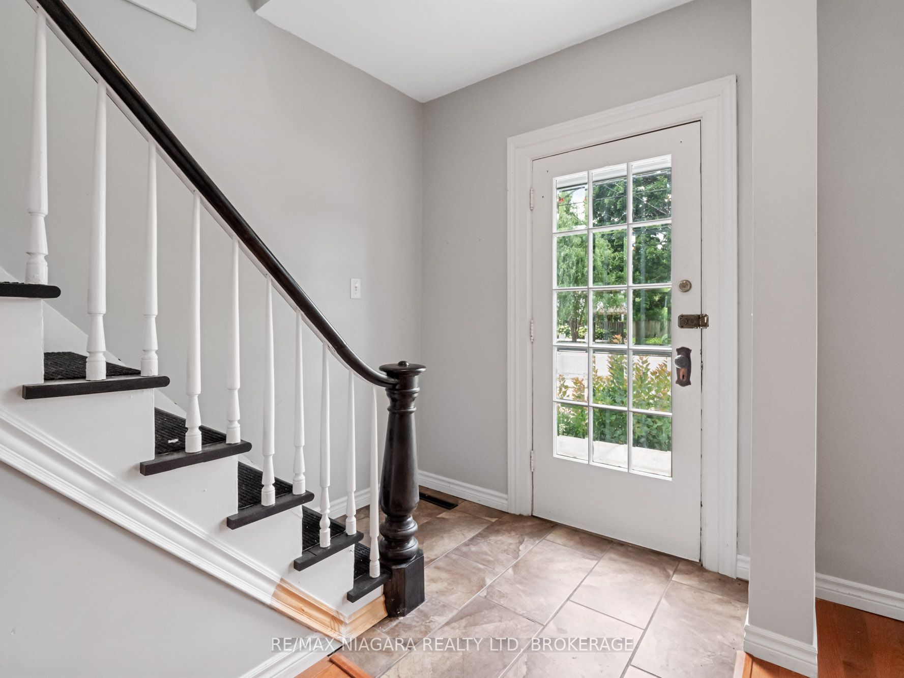 430 Ridge Road N Property Photo 12