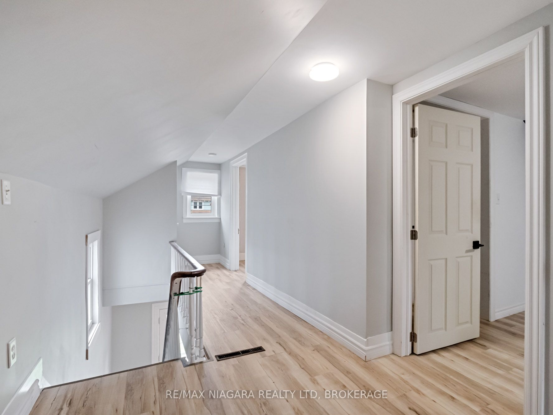 430 Ridge Road N Property Photo 18