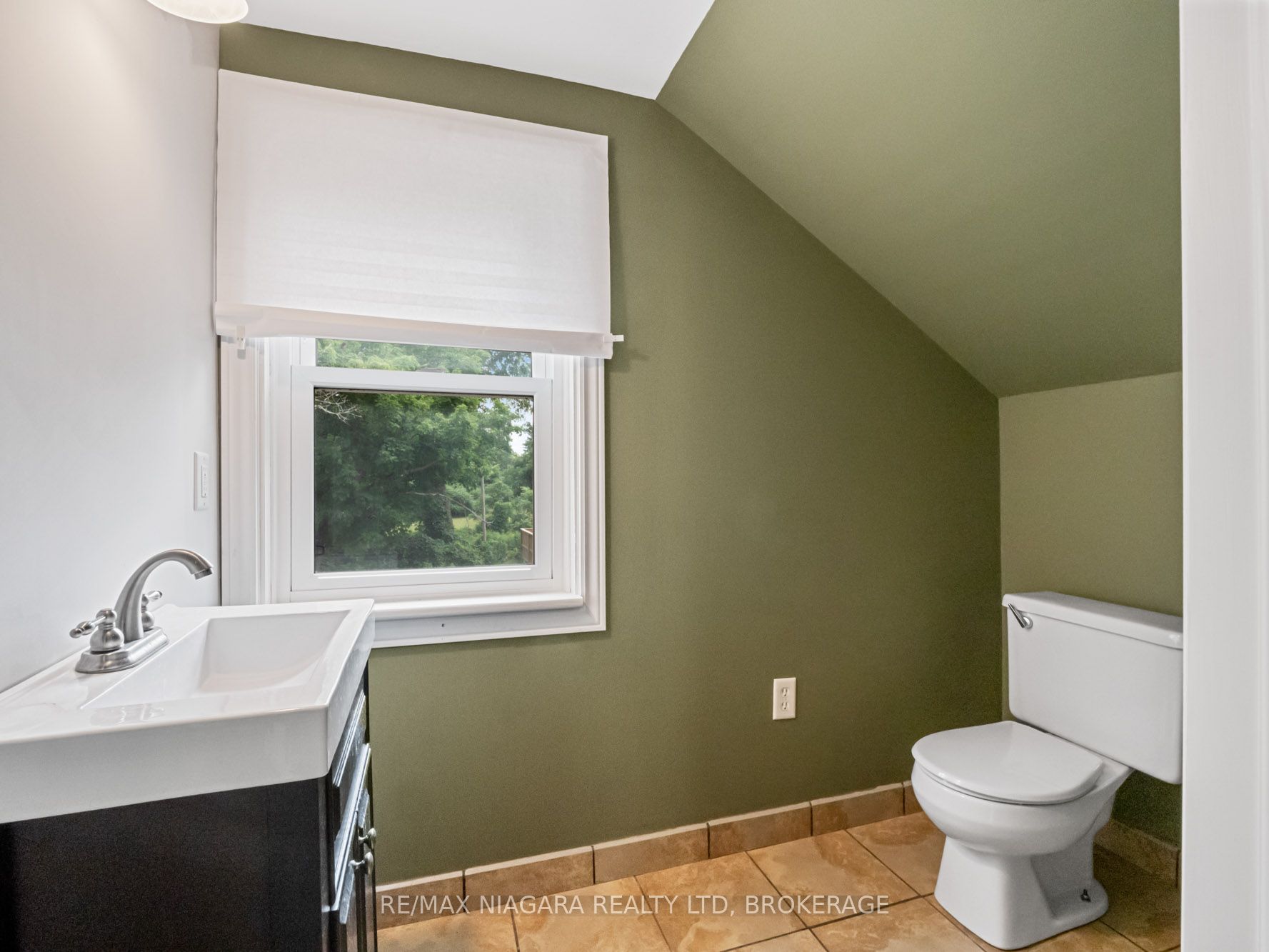 430 Ridge Road N Property Photo 19