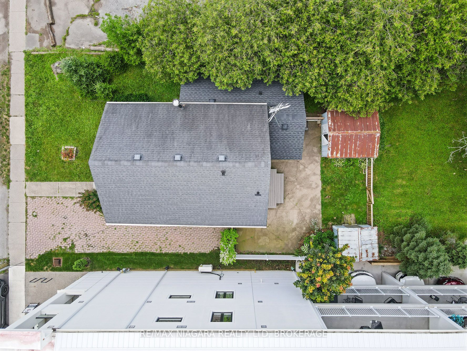 430 Ridge Road N Property Photo 26