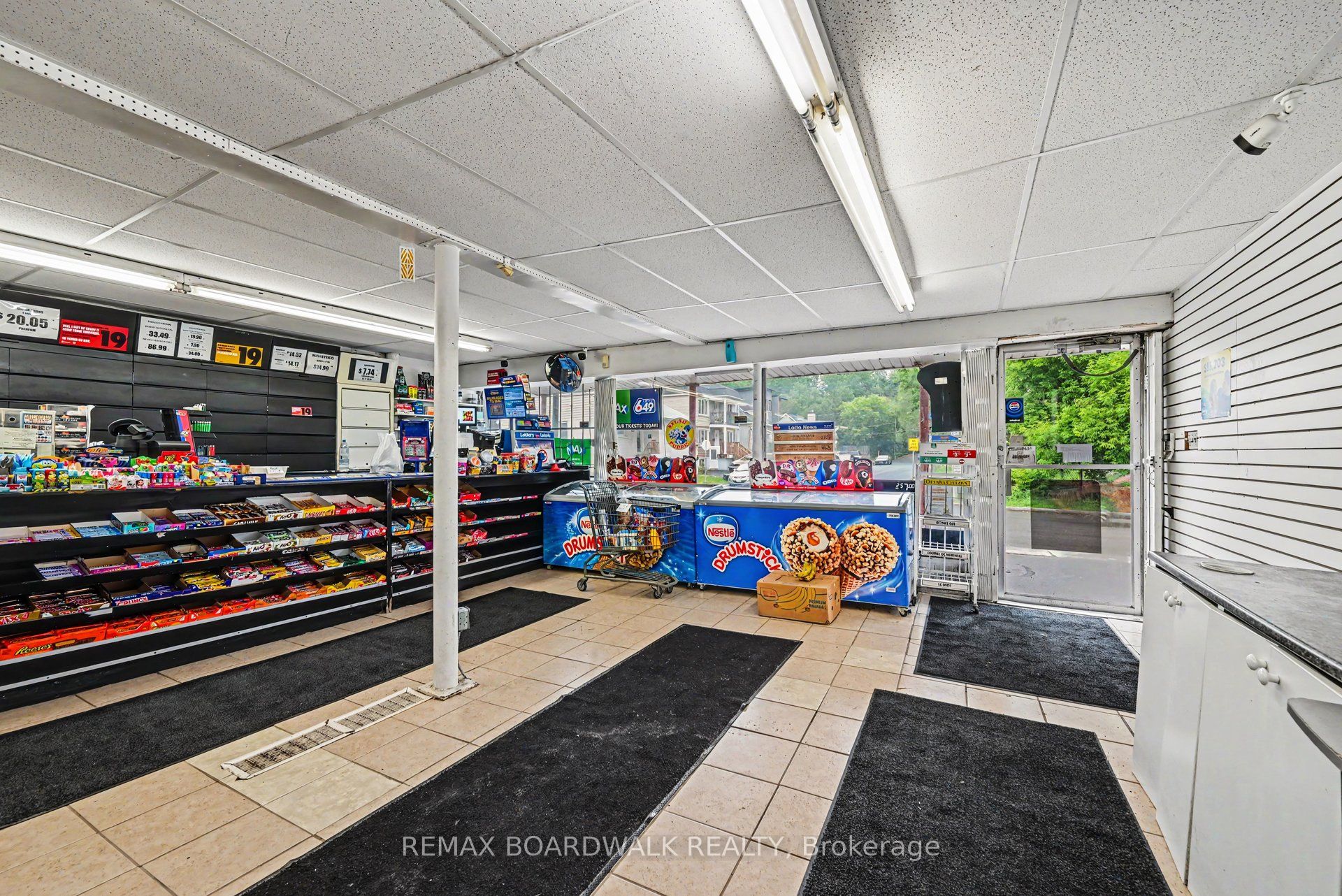 40 Jolliet Avenue Property Photo 7