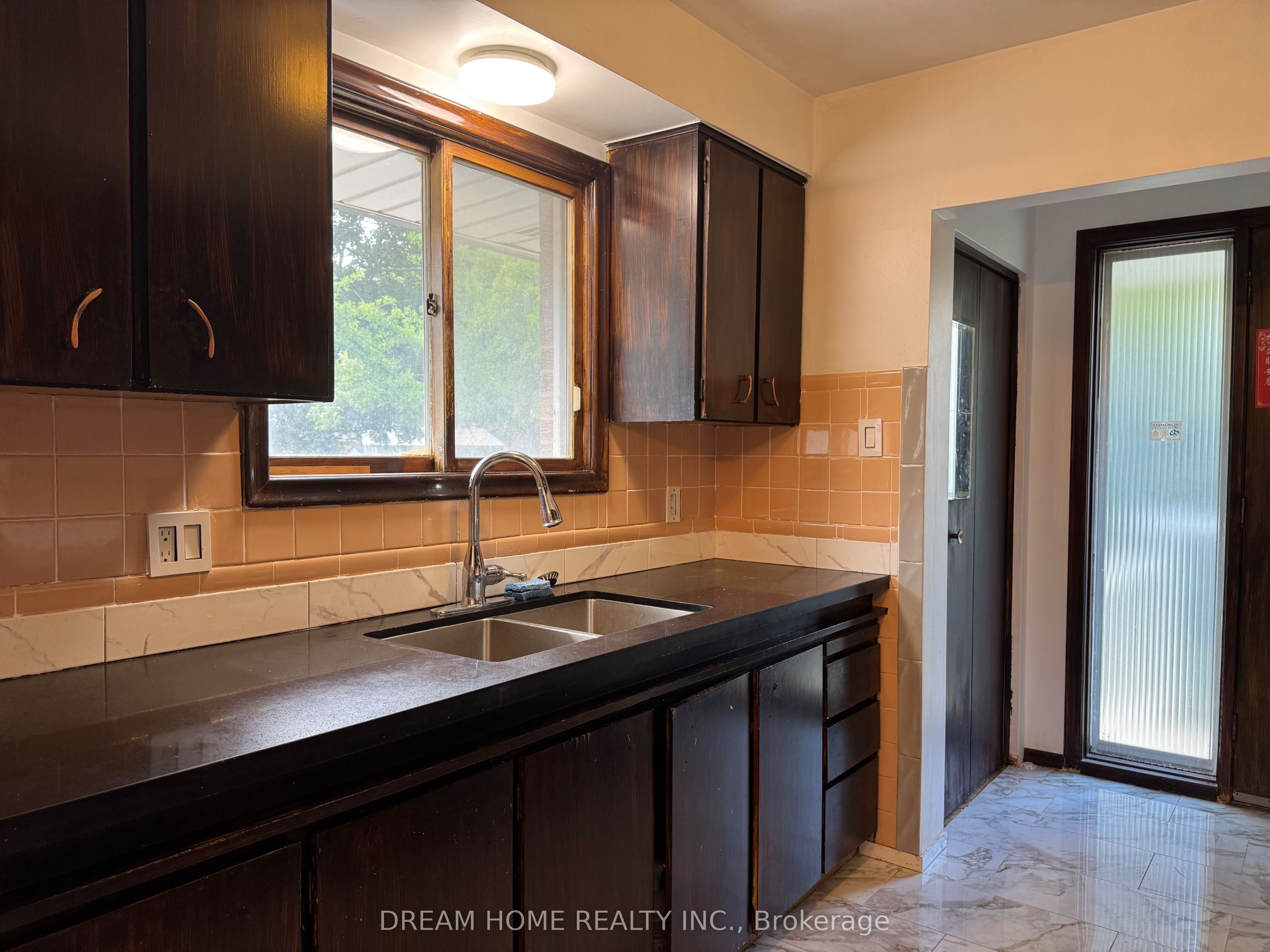 48 Meadowlark Drive Property Photo 9