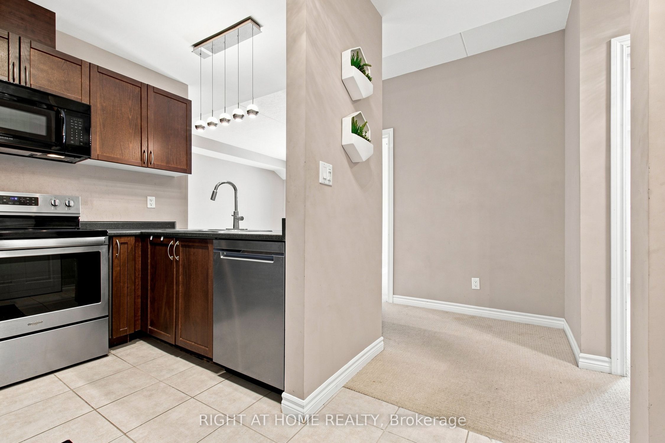2 Colonial Drive 201 Property Photo 7