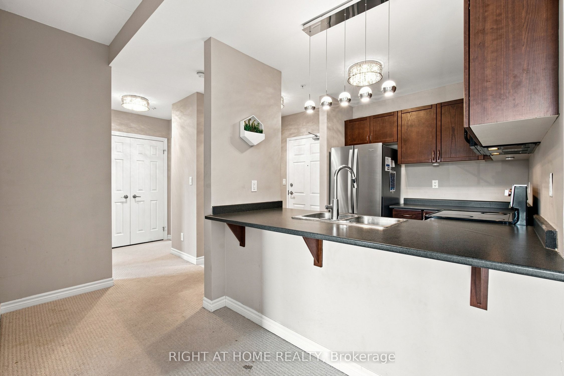 2 Colonial Drive 201 Property Photo 11