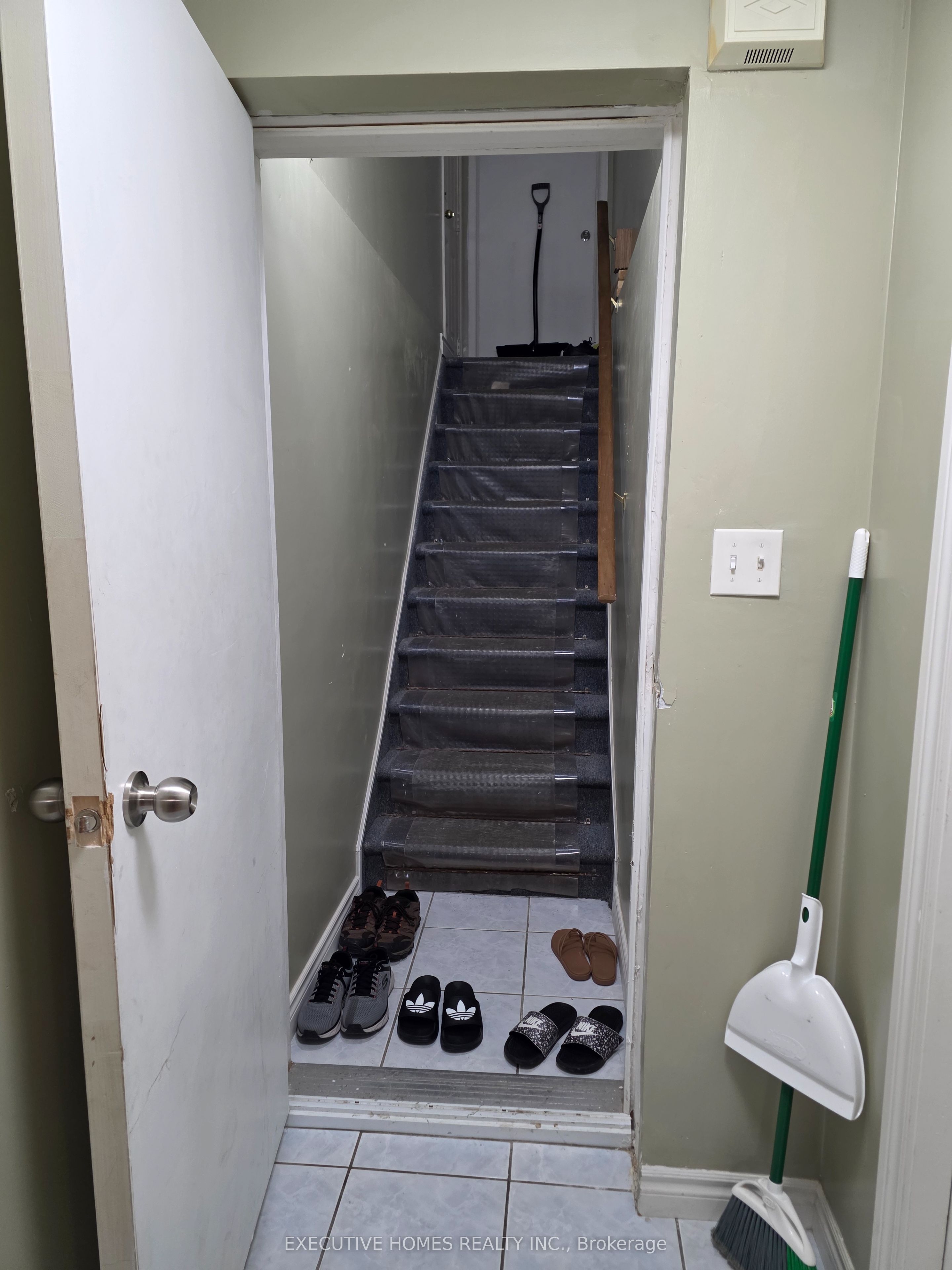 35 Claudette Gate Property Photo 10