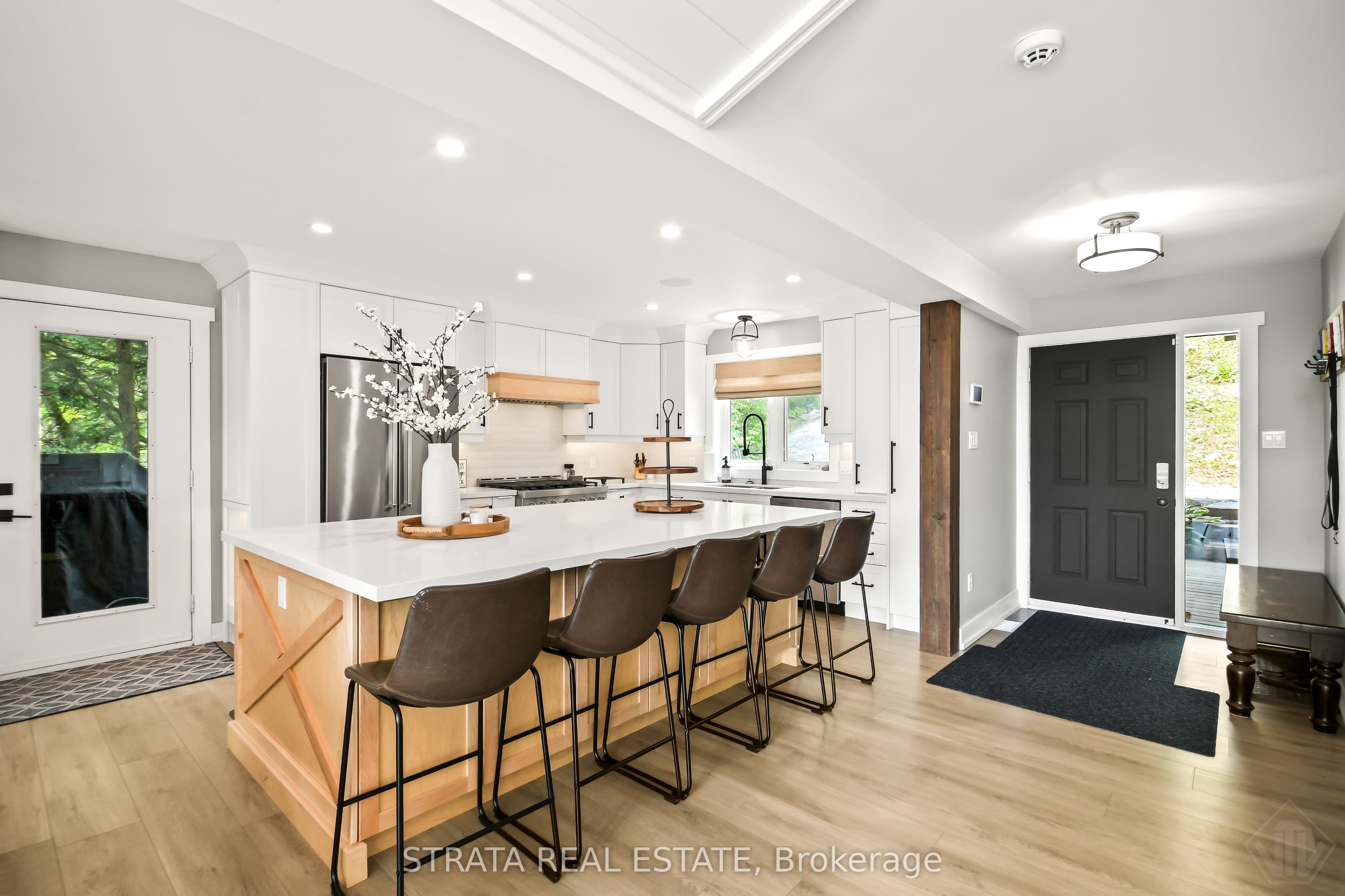 1003 Calgary Drive Property Photo 4