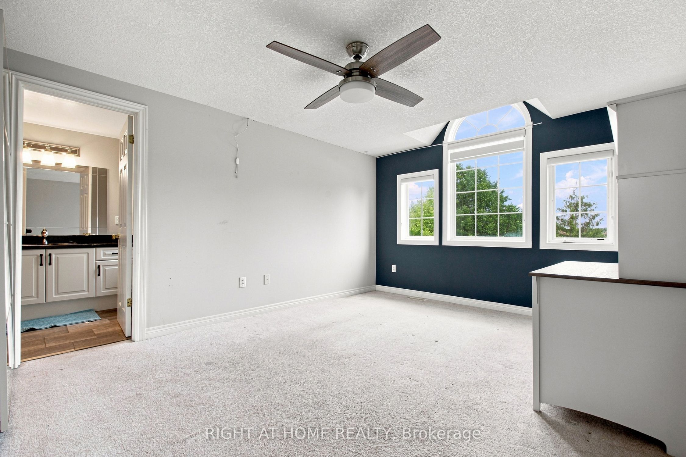 187 Clairfields Drive E Property Photo 16